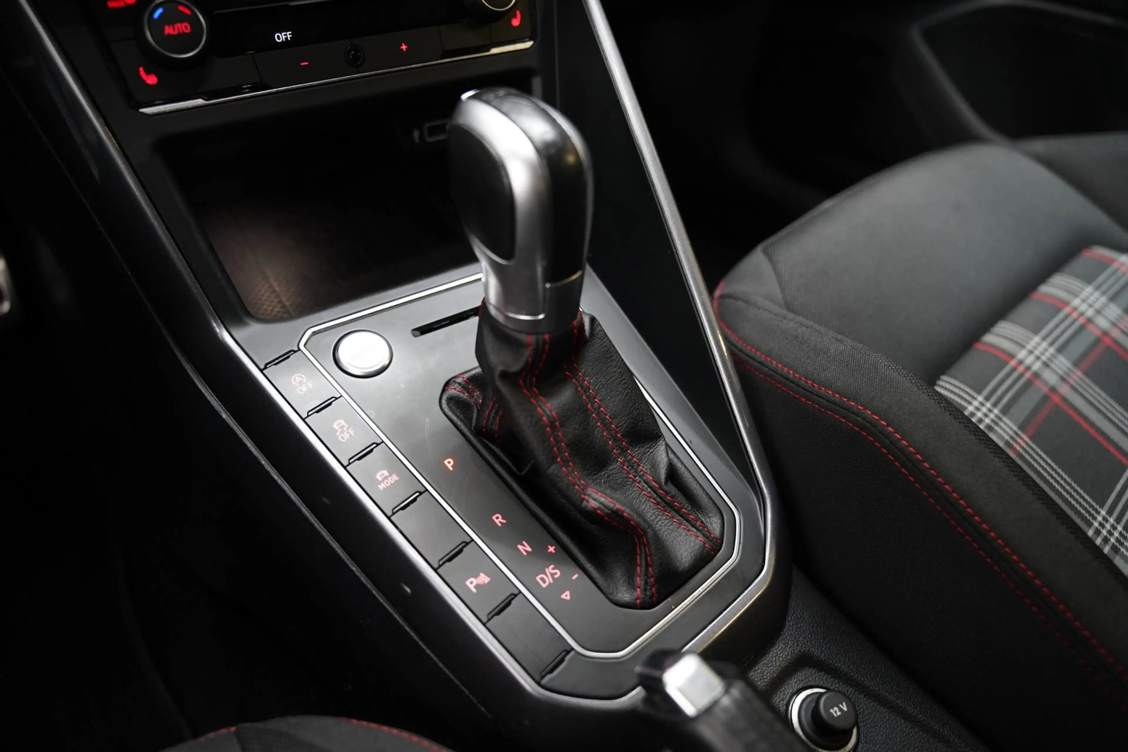 Volkswagen Polo GTI 2.0 TSI VIRTUAL KEYLESS BEATS CAMERA — photo 4