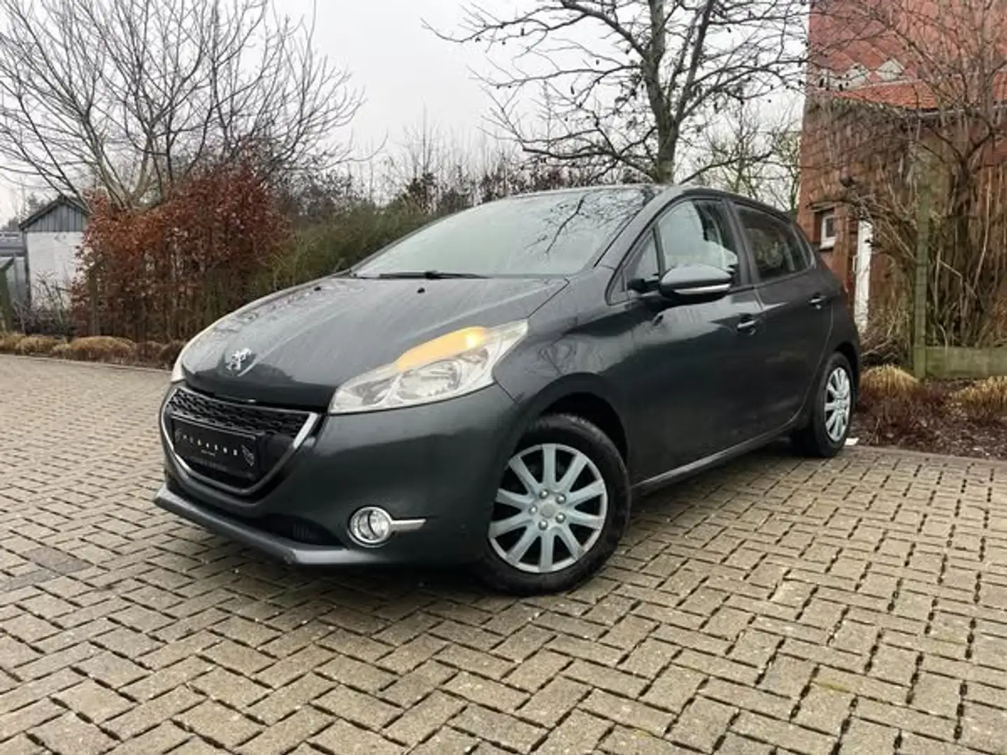 Peugeot 208 1.2i • 2012|124.000km|Benzine - Gekeurd Gris - 1