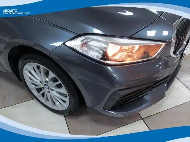 BMW 1 Series view 14