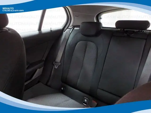 BMW 1 Series view 13