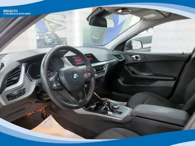 BMW 1 Series view 3
