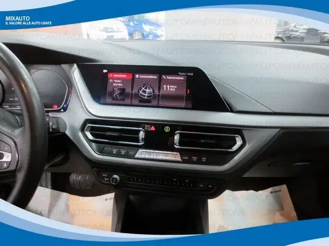 BMW 1 Series view 6