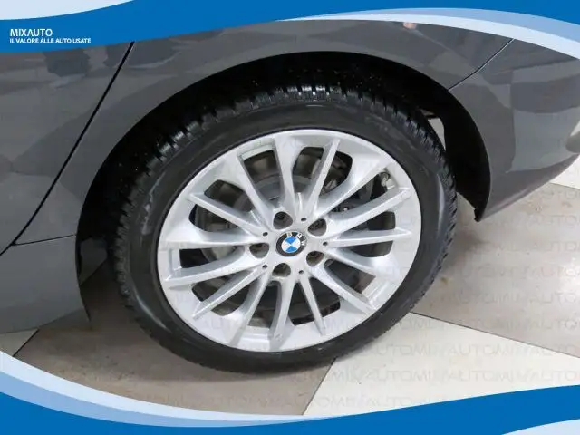 BMW 1 Series view 9