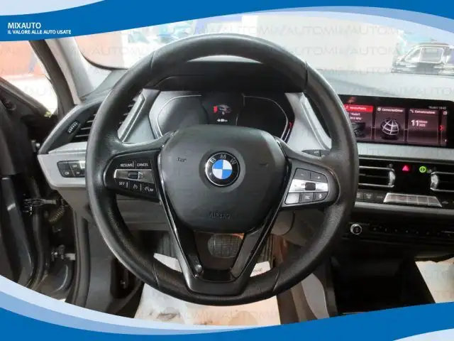 BMW 1 Series view 4