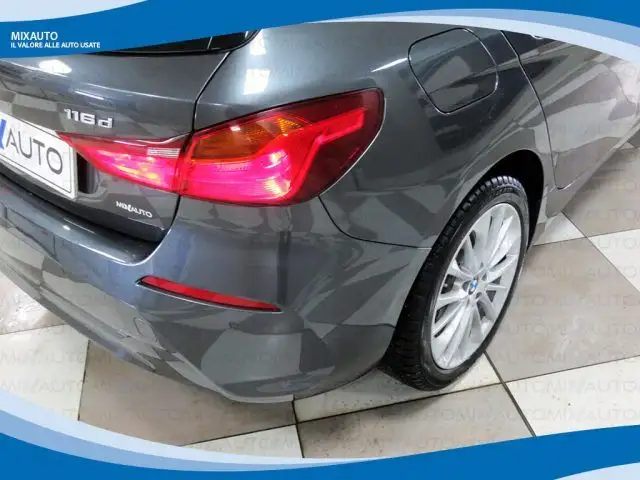 BMW 1 Series view 15
