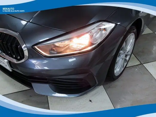 BMW 1 Series view 10