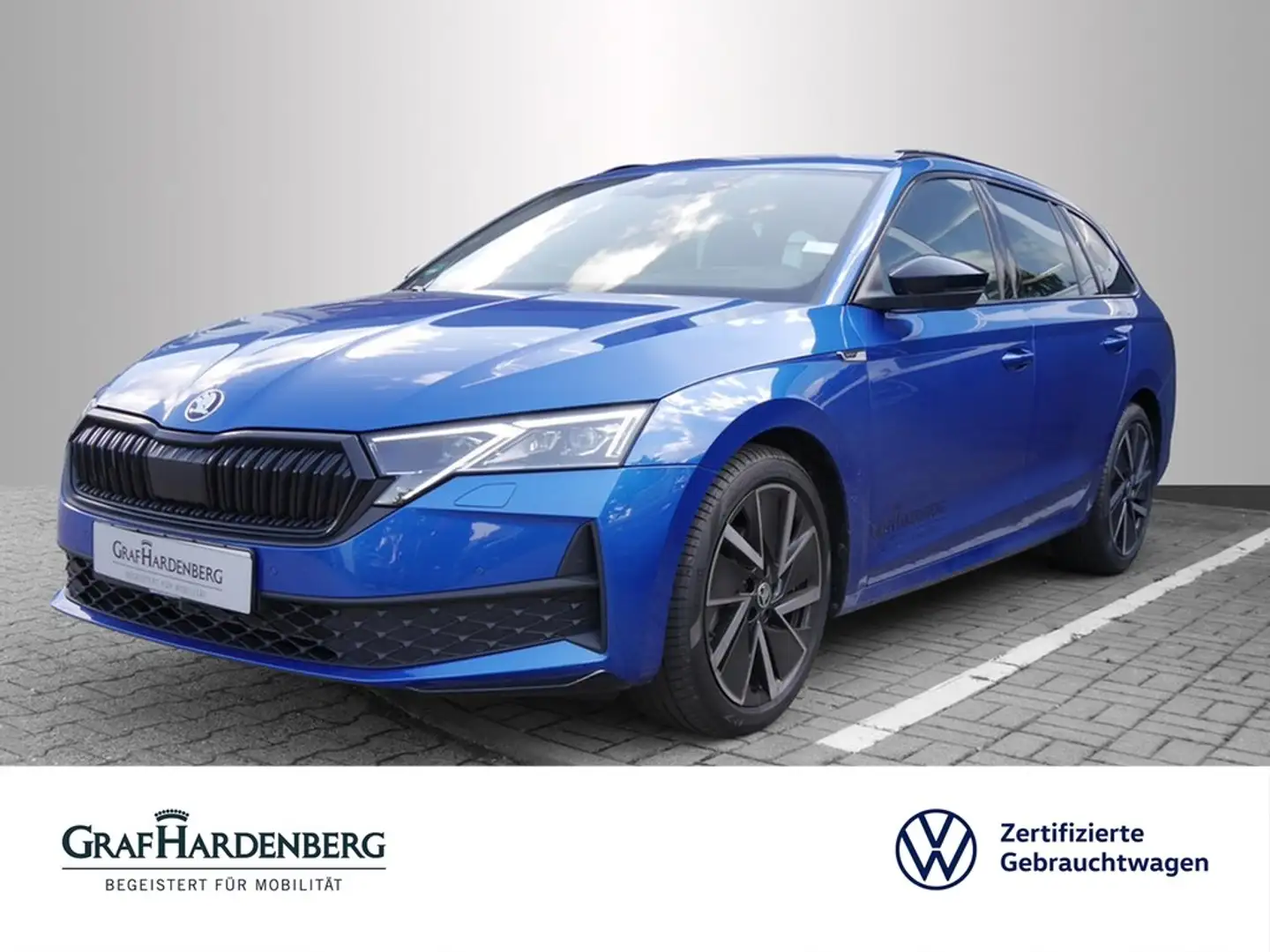 Skoda Octavia Combi Sportline 1.5 TSI DSG TravelAssist Blauw - 1