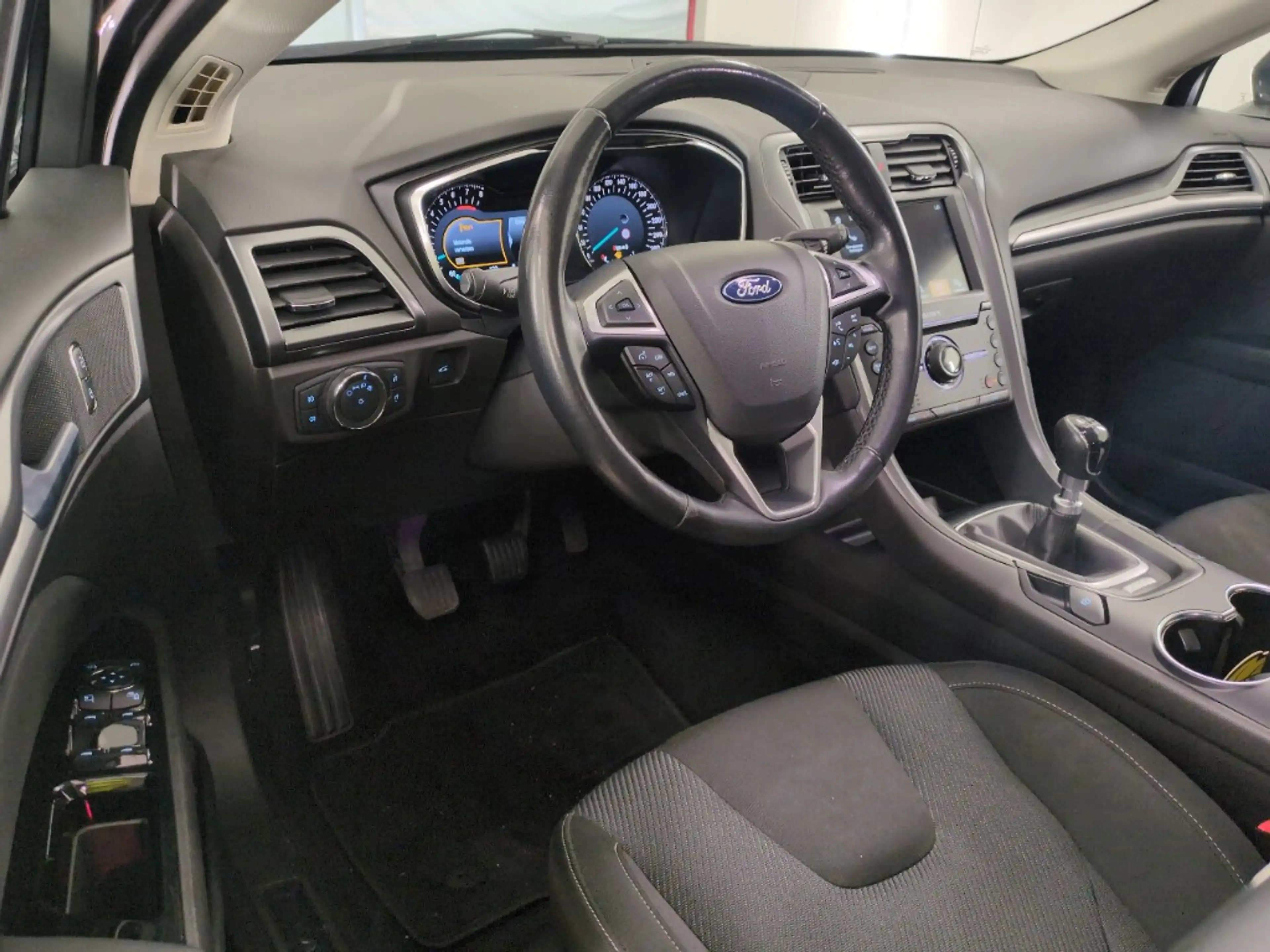 Ford Mondeo Wagon 1.5 Titanium — photo 9