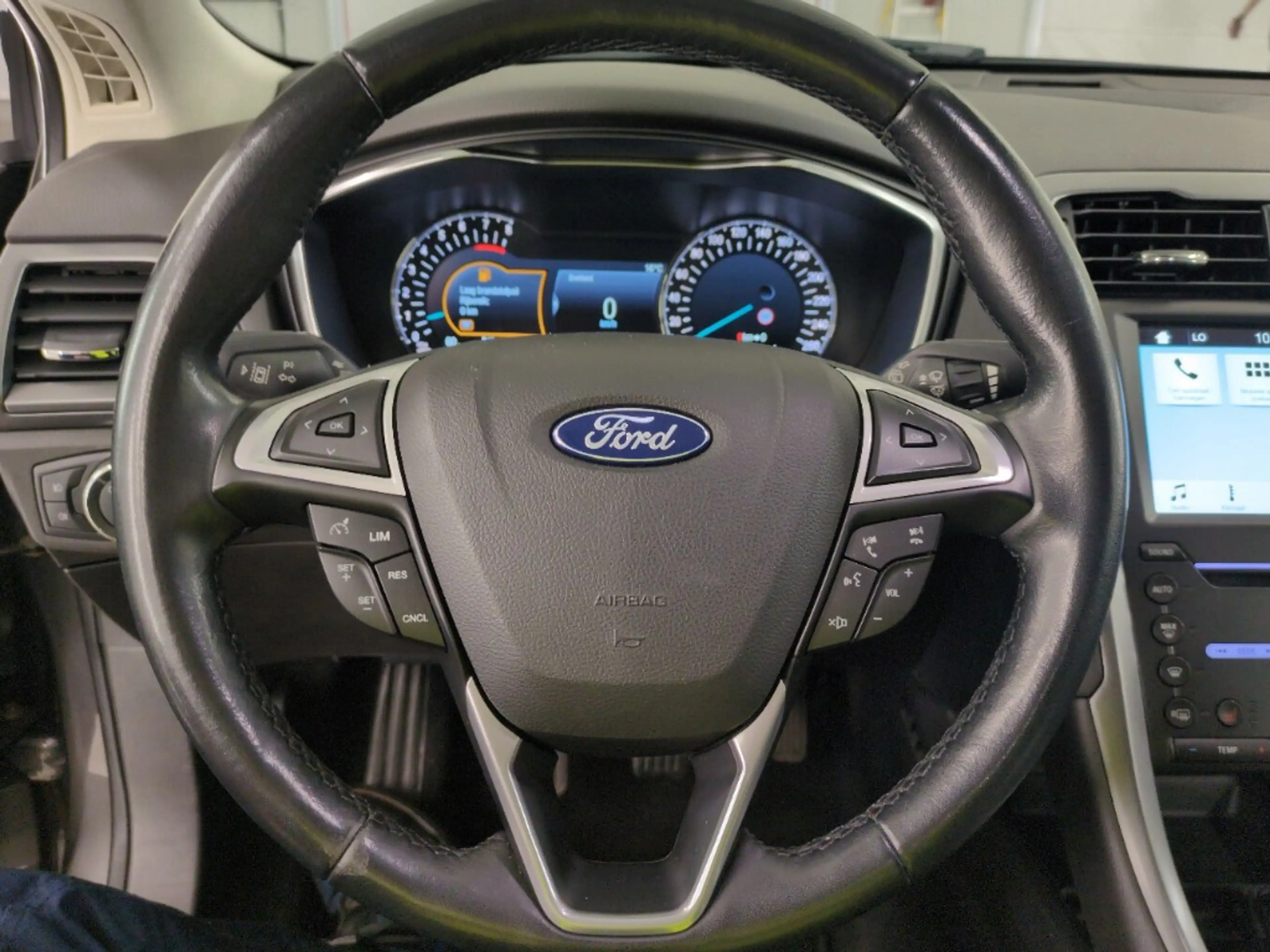 Ford Mondeo Wagon 1.5 Titanium — photo 8