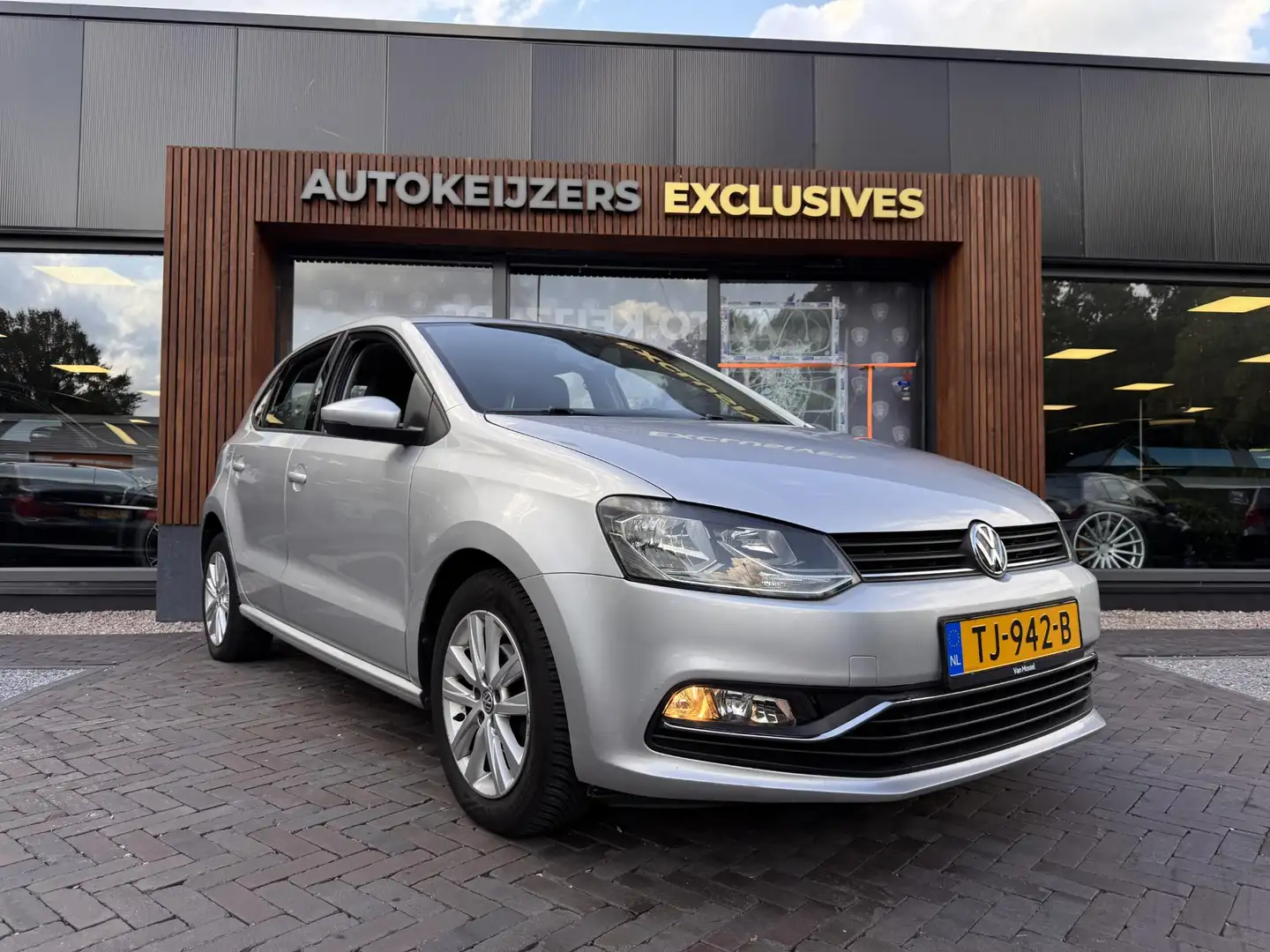 Volkswagen Polo 1.2 TSI Comfortline Navi Mistlamp 15"L.M. Multimed Grijs - 1