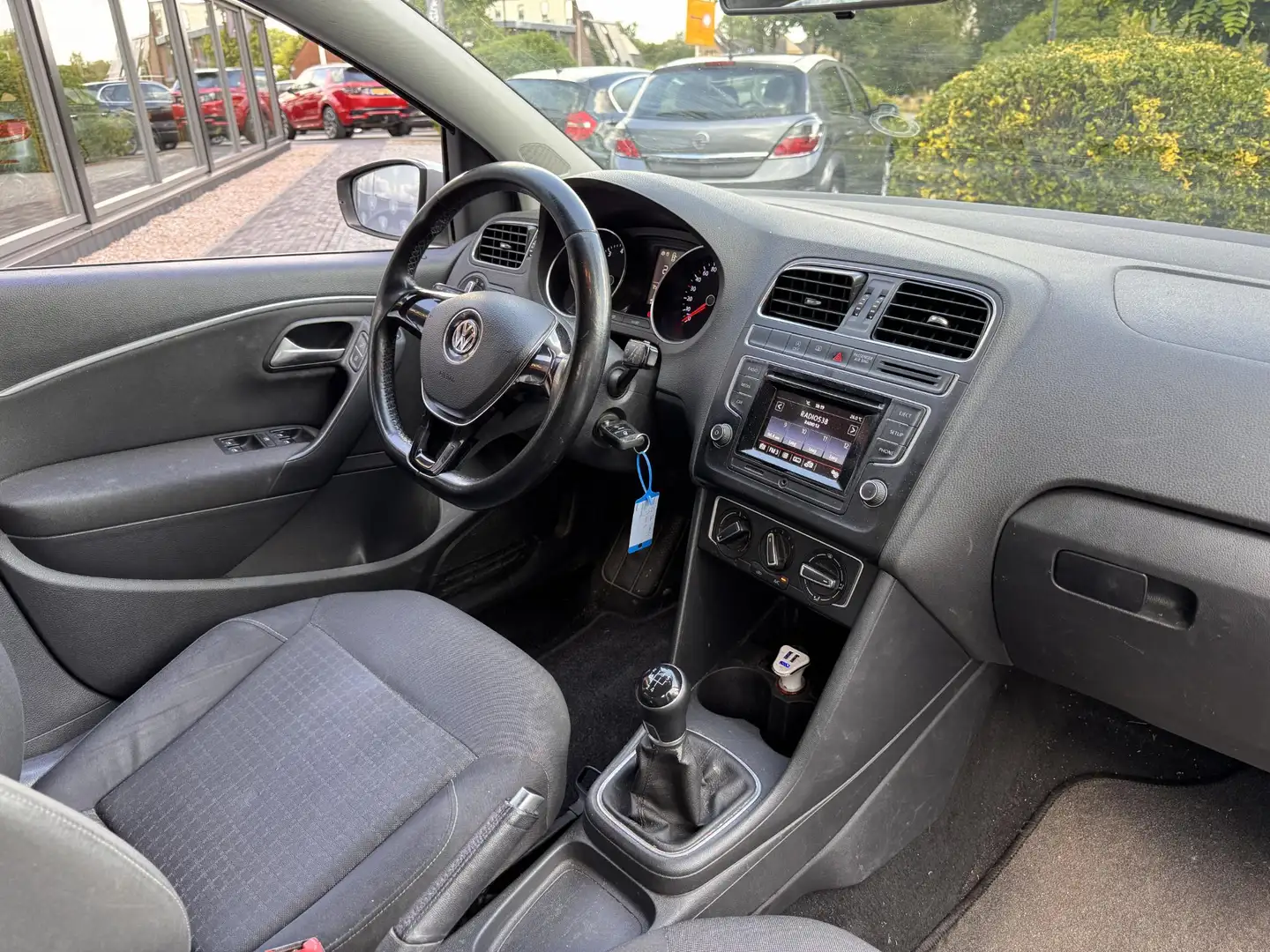 Volkswagen Polo 1.2 TSI Comfortline Navi Mistlamp 15"L.M. Multimed Grijs - 2