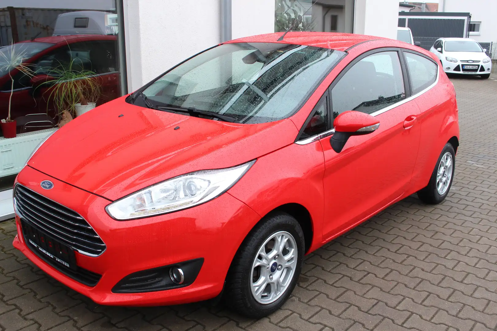 Ford Fiesta Titanium Rood - 1