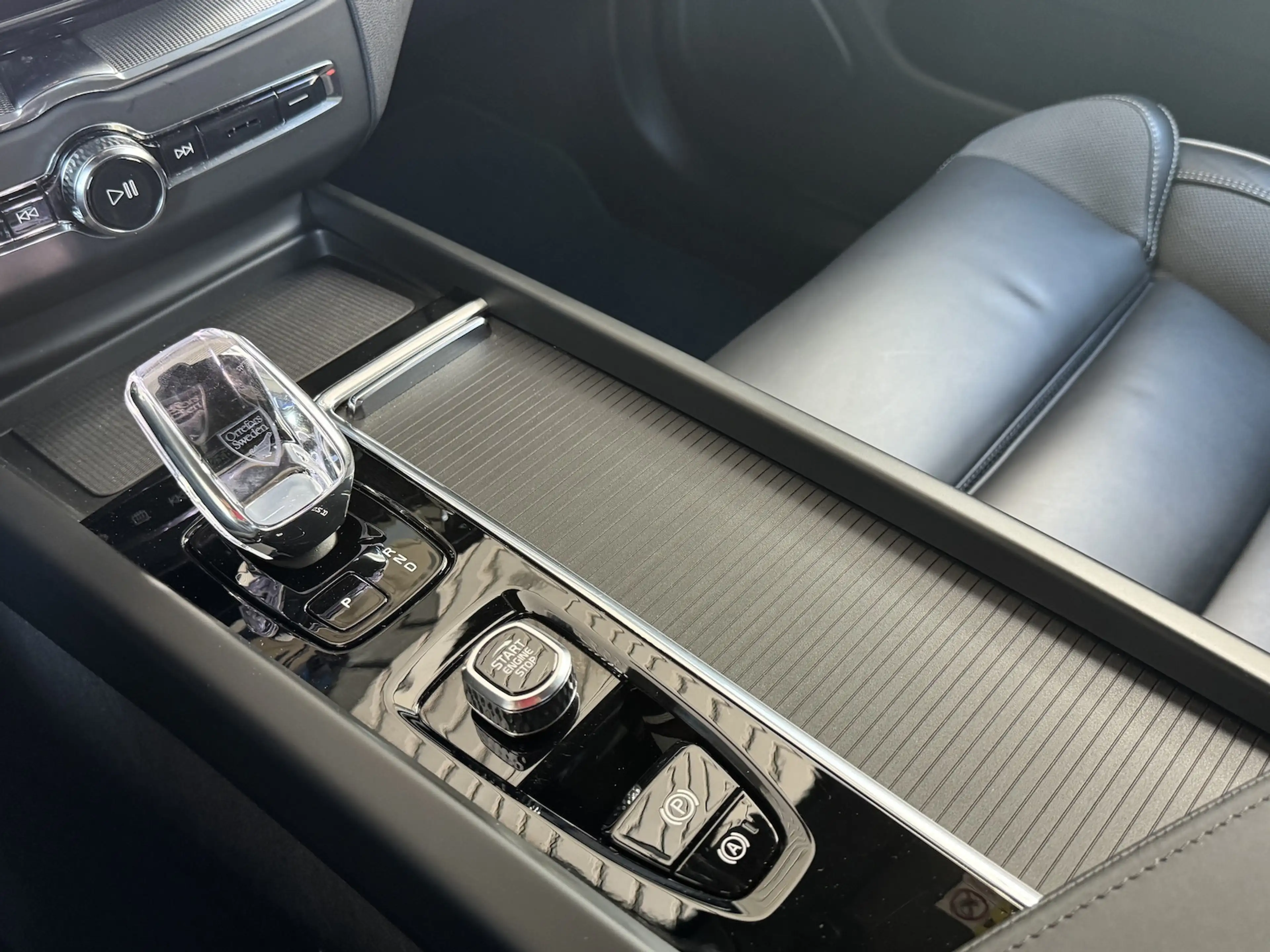 Volvo XC60 B5*AWD*Plus*Black Edition*NP 64.250*360° — photo 12