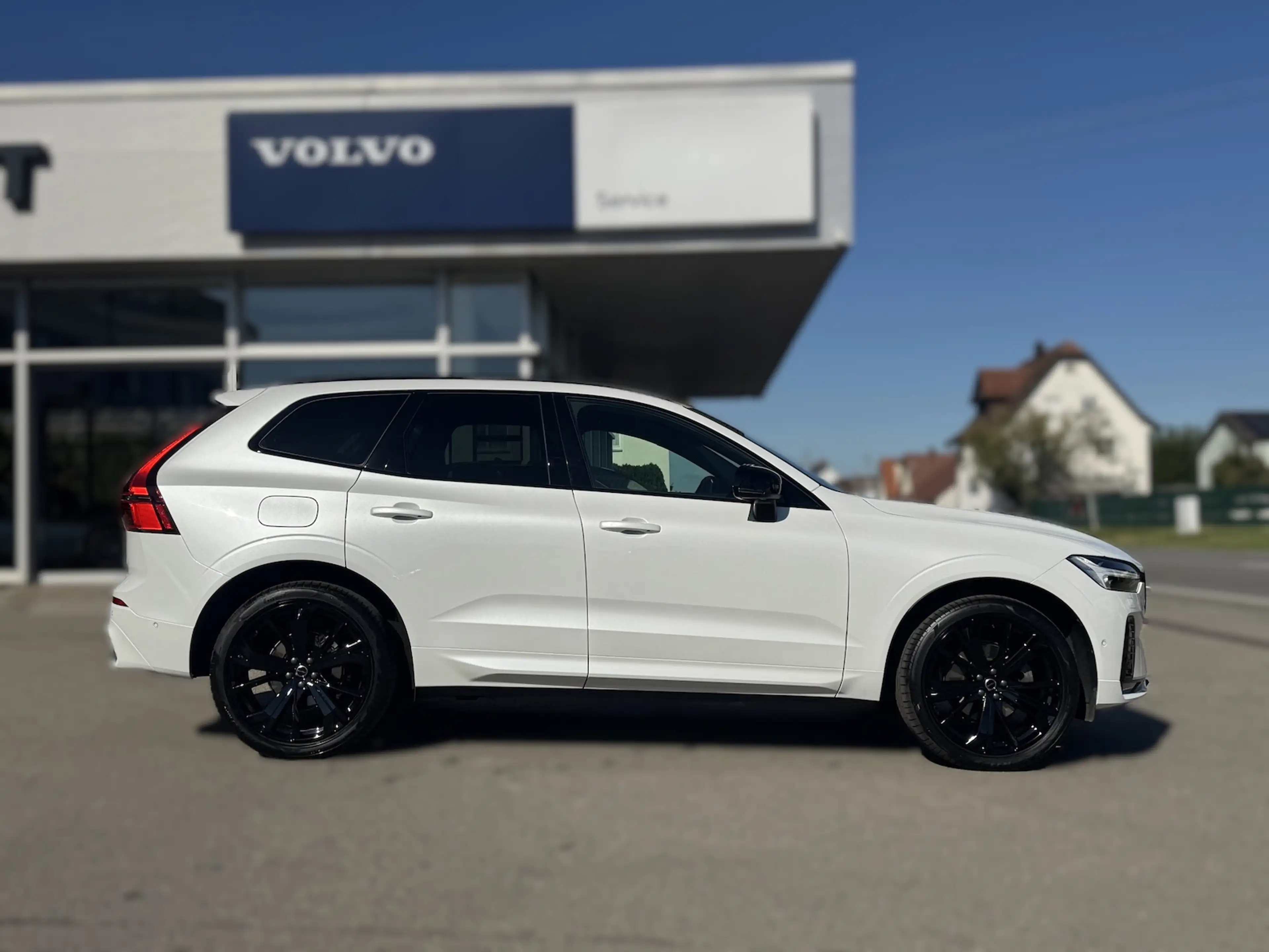 Volvo XC60 B5*AWD*Plus*Black Edition*NP 64.250*360° — photo 3