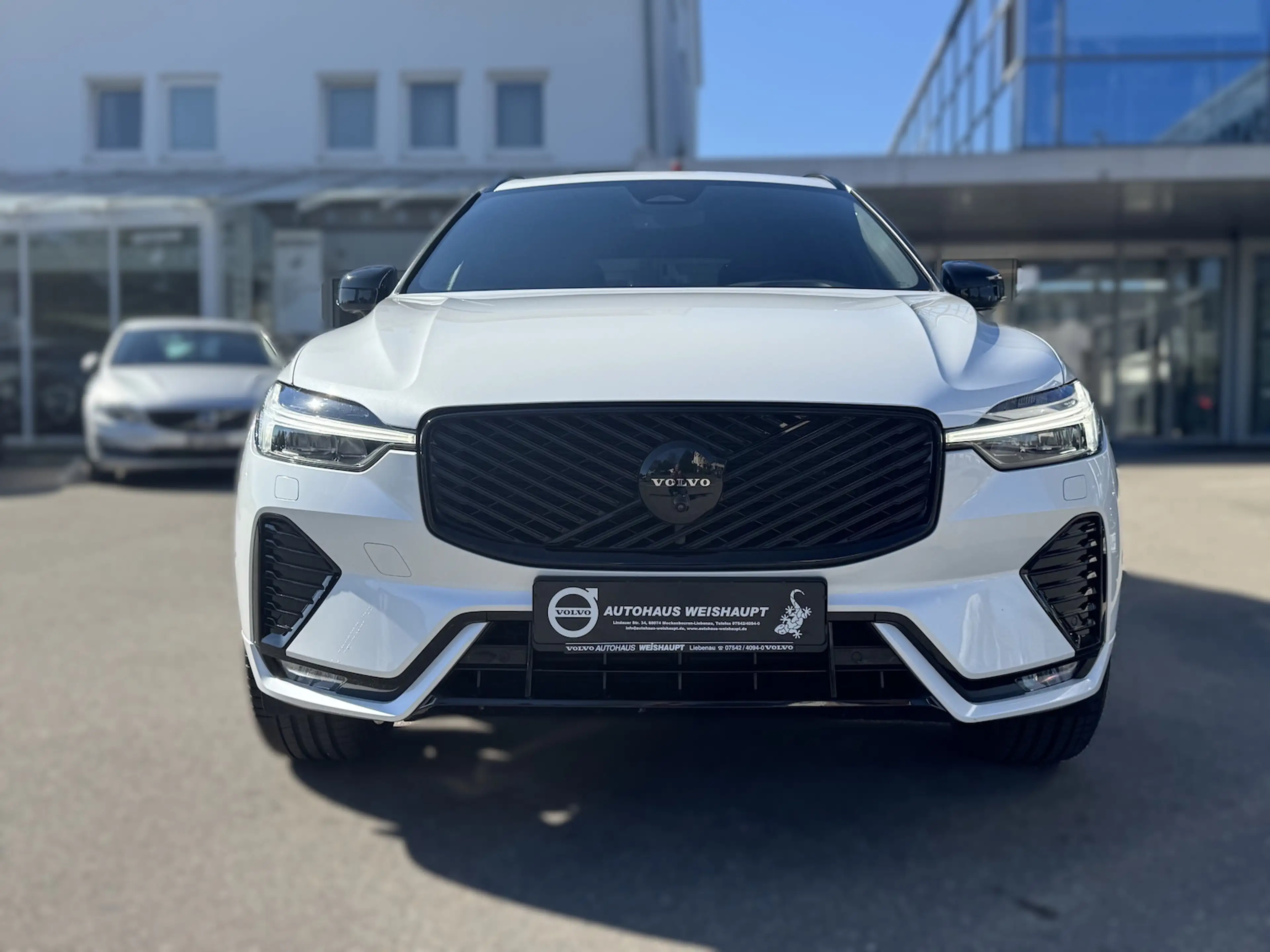 Volvo XC60 B5*AWD*Plus*Black Edition*NP 64.250*360° — photo 2