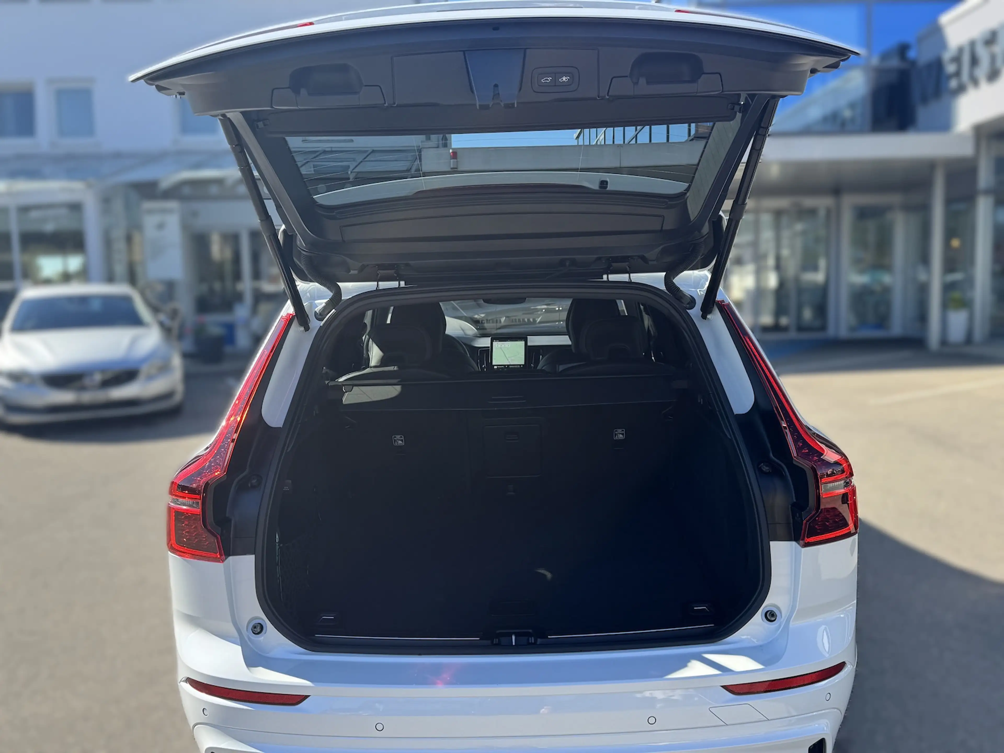 Volvo XC60 B5*AWD*Plus*Black Edition*NP 64.250*360° — photo 6