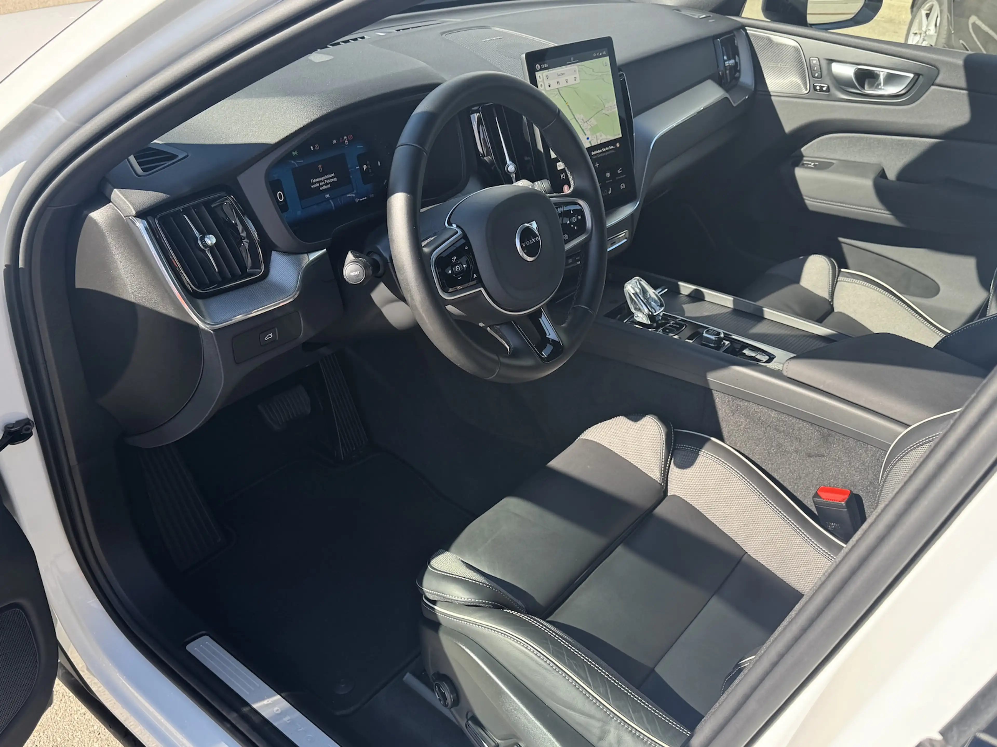 Volvo XC60 B5*AWD*Plus*Black Edition*NP 64.250*360° — photo 7