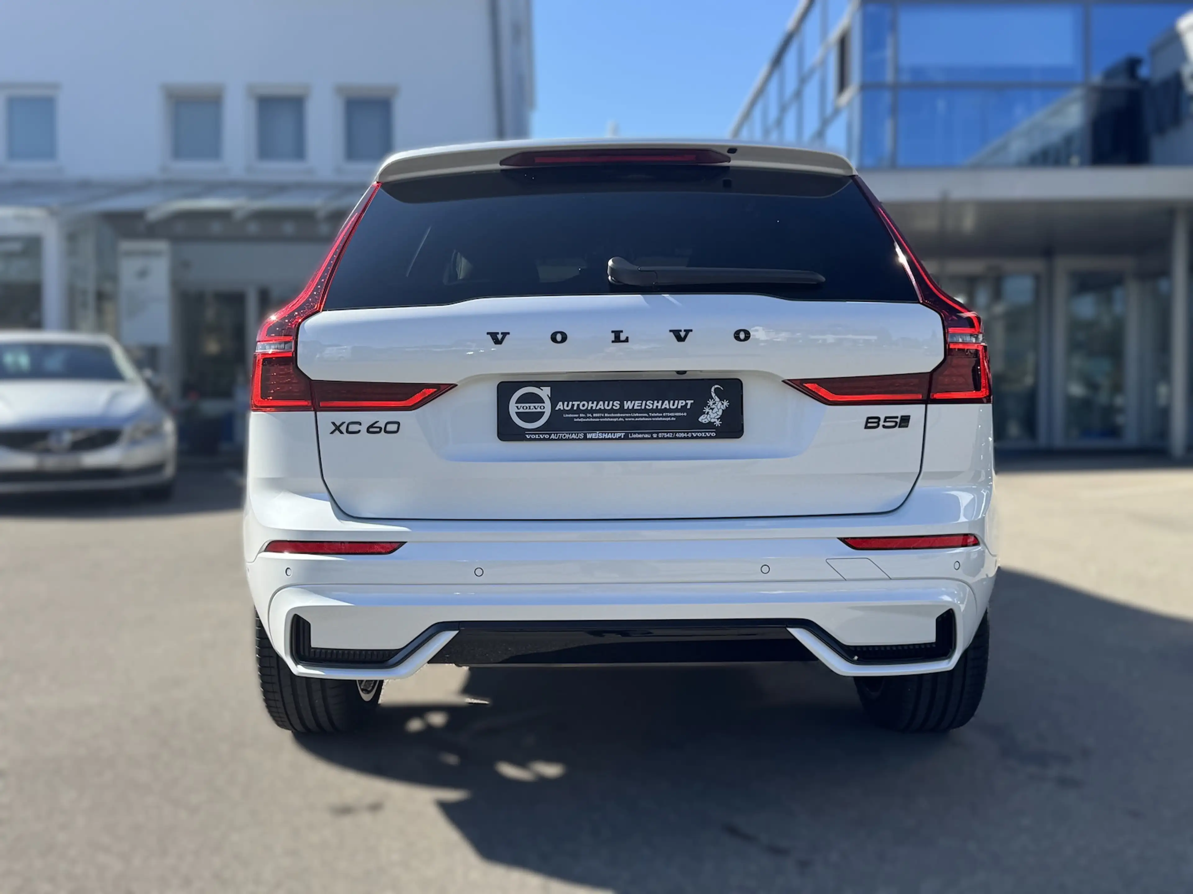 Volvo XC60 B5*AWD*Plus*Black Edition*NP 64.250*360° — photo 5
