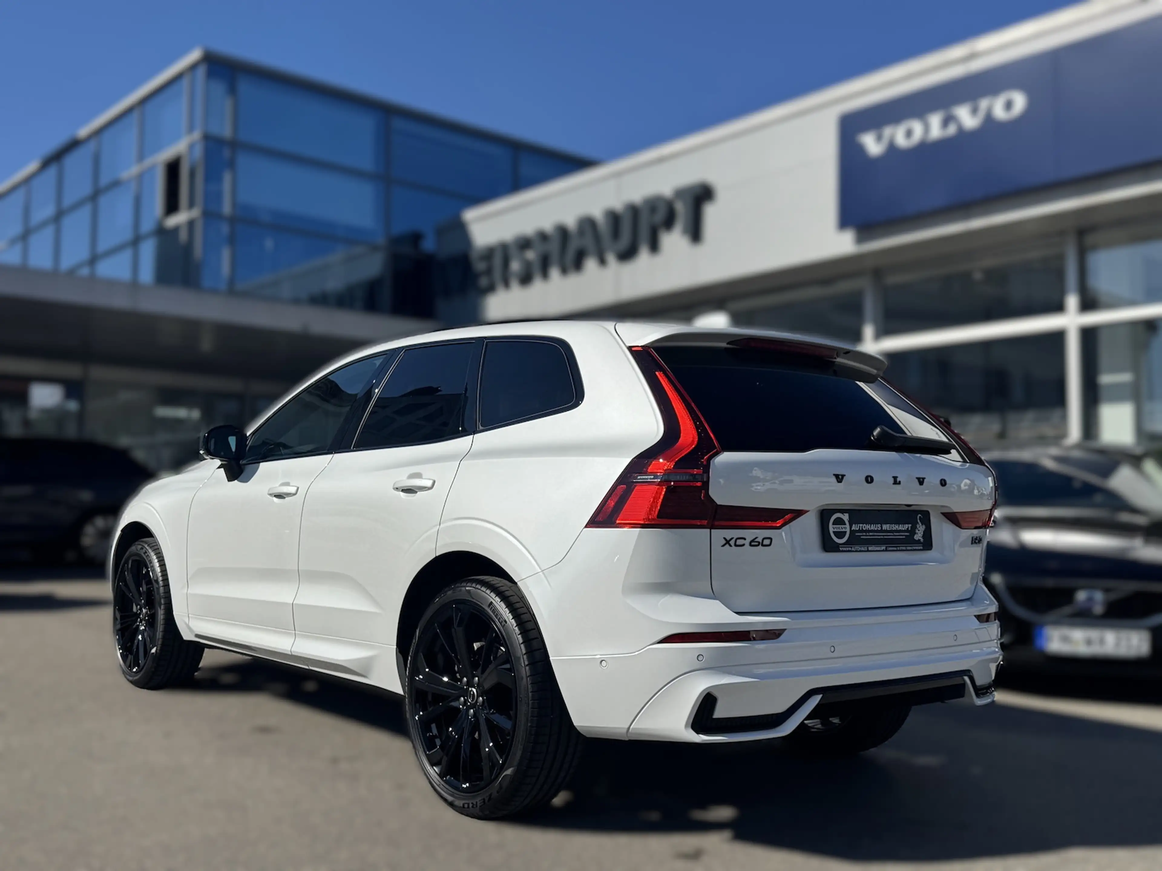 Volvo XC60 B5*AWD*Plus*Black Edition*NP 64.250*360° — photo 4