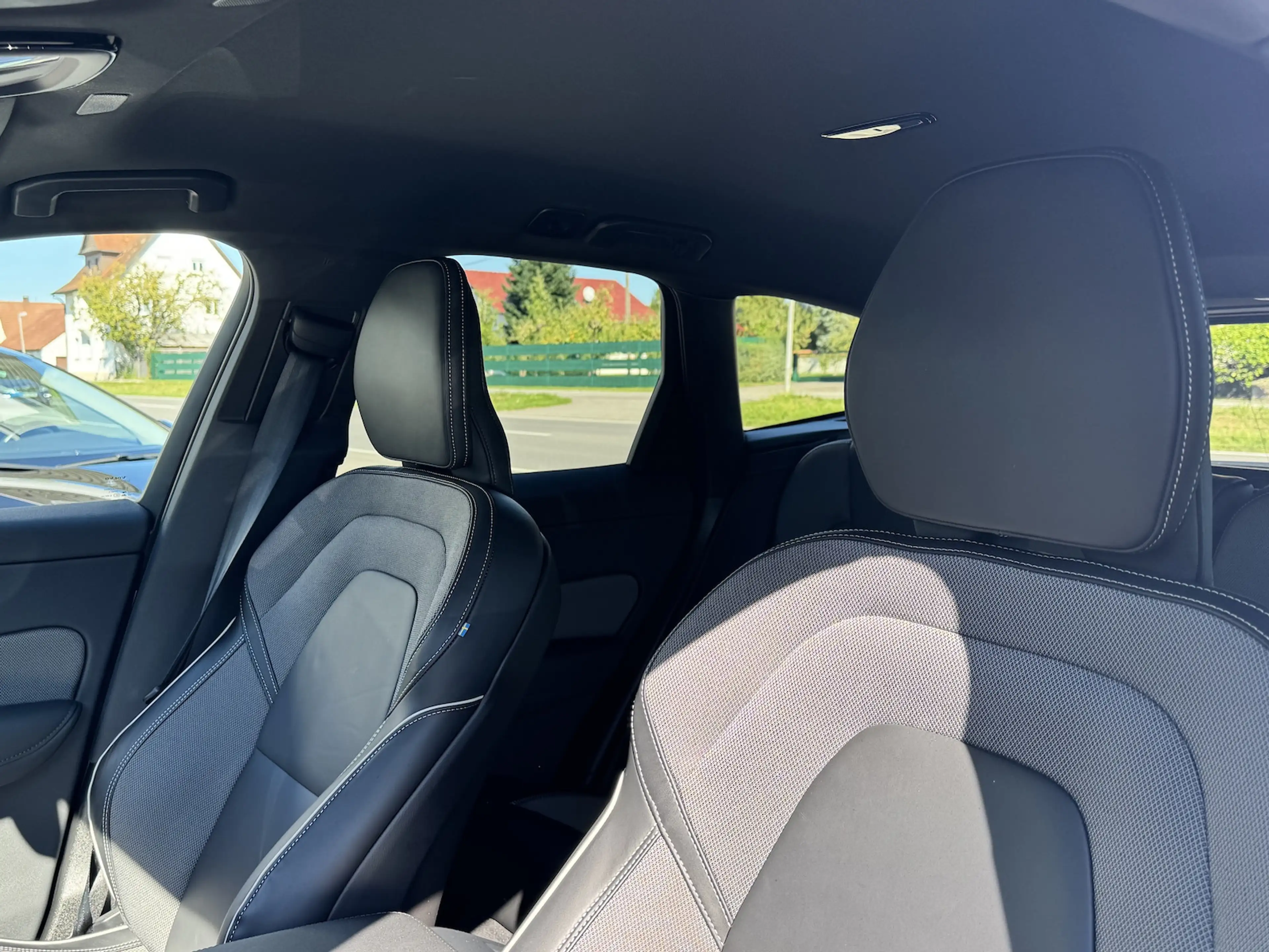 Volvo XC60 B5*AWD*Plus*Black Edition*NP 64.250*360° — photo 9