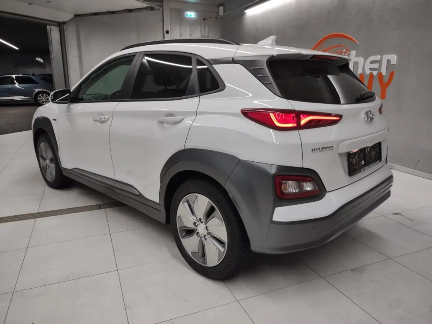 Hyundai KONA EV 39kWh Level 5 Weiß - 2