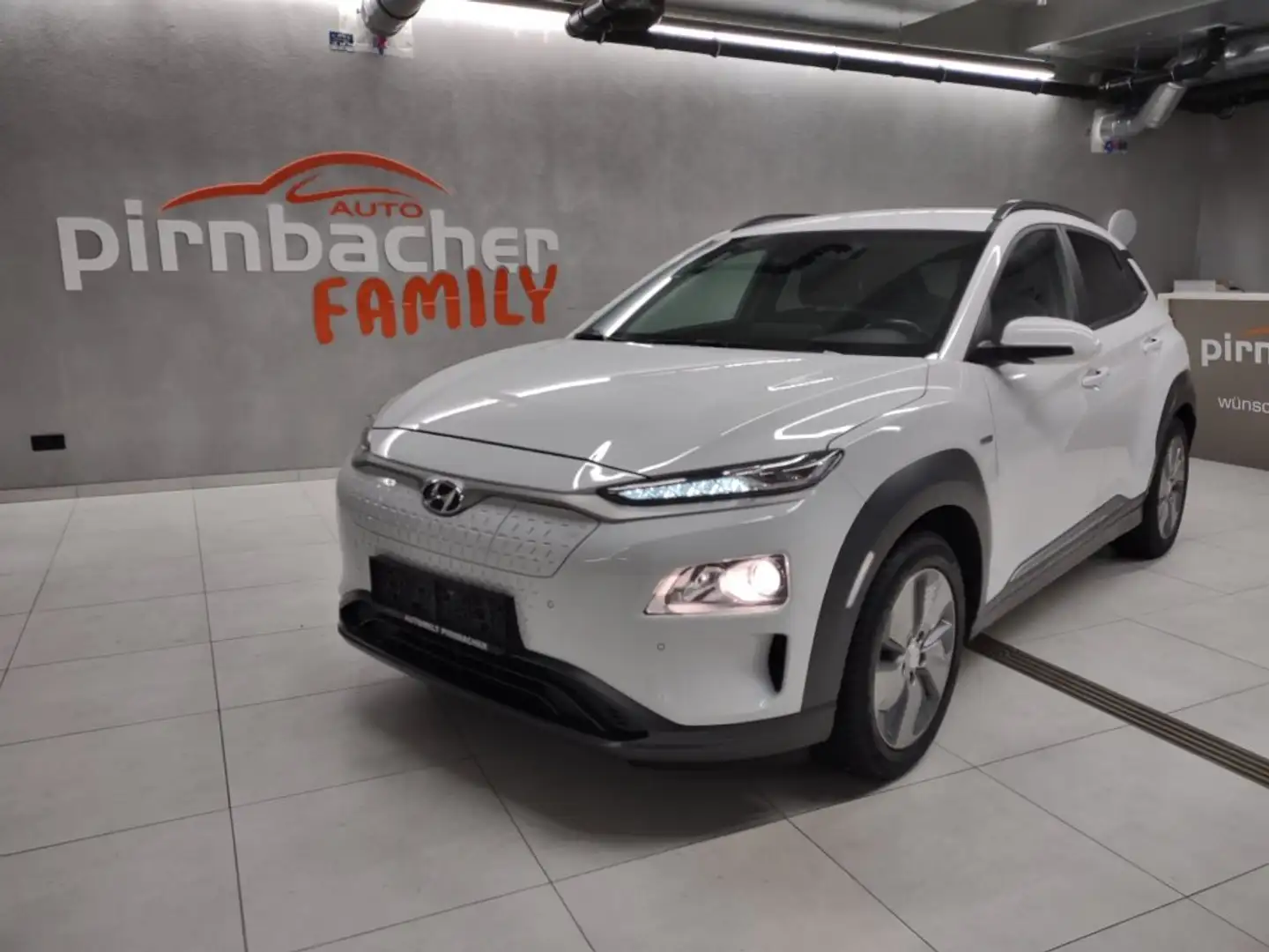 Hyundai KONA EV 39kWh Level 5 Weiß - 1
