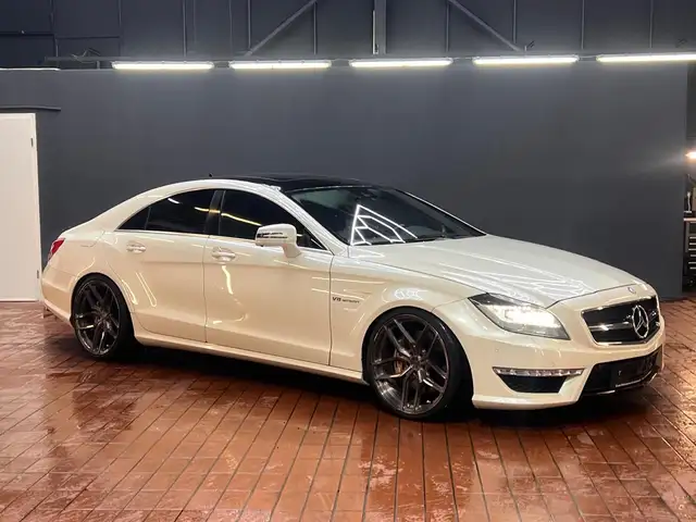 Mercedes-Benz CLS 63 AMG - Navi - Leder - Performance Paket