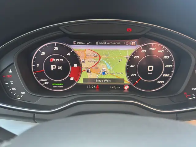 Audi SQ5 view 12