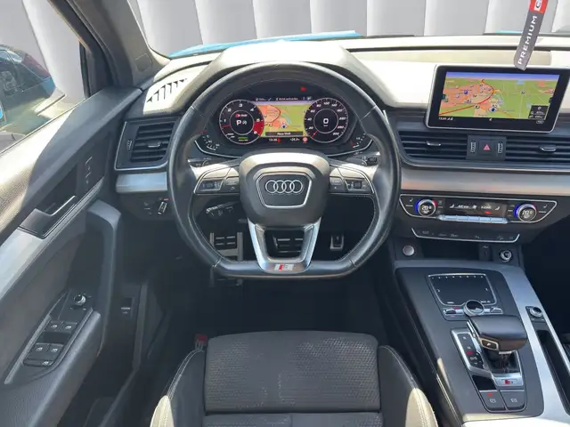 Audi SQ5 view 11