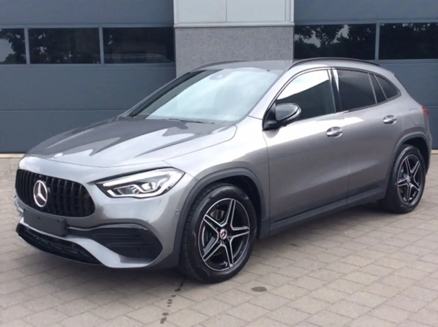 Mercedes-Benz GLA 180 AMG line*Nightpak*Camera*Sfeerverl*Trekh*3j WB Gris - 2
