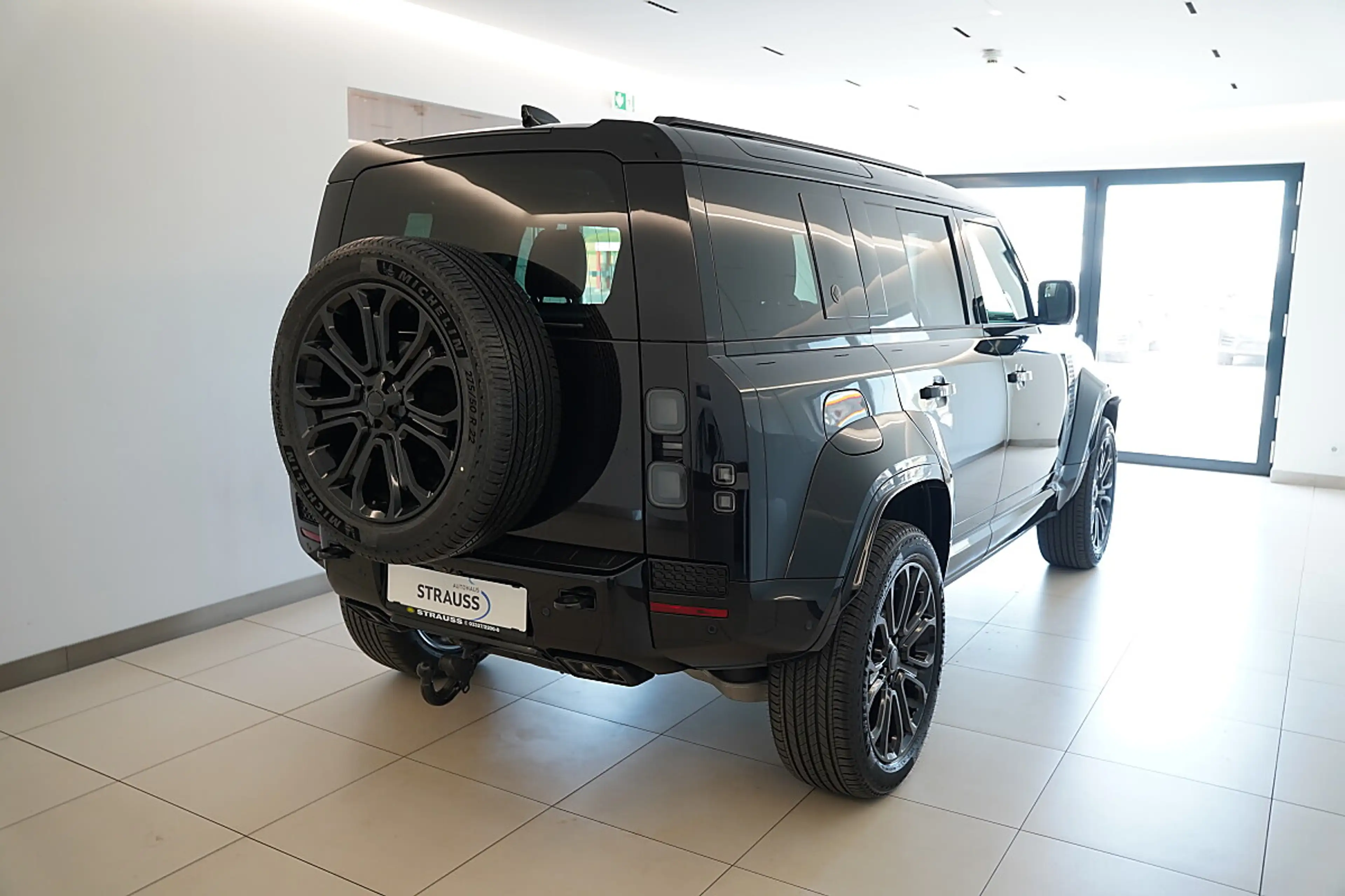 Land Rover Defender 110 OCTA Black P635 AWD Aut. — photo 18