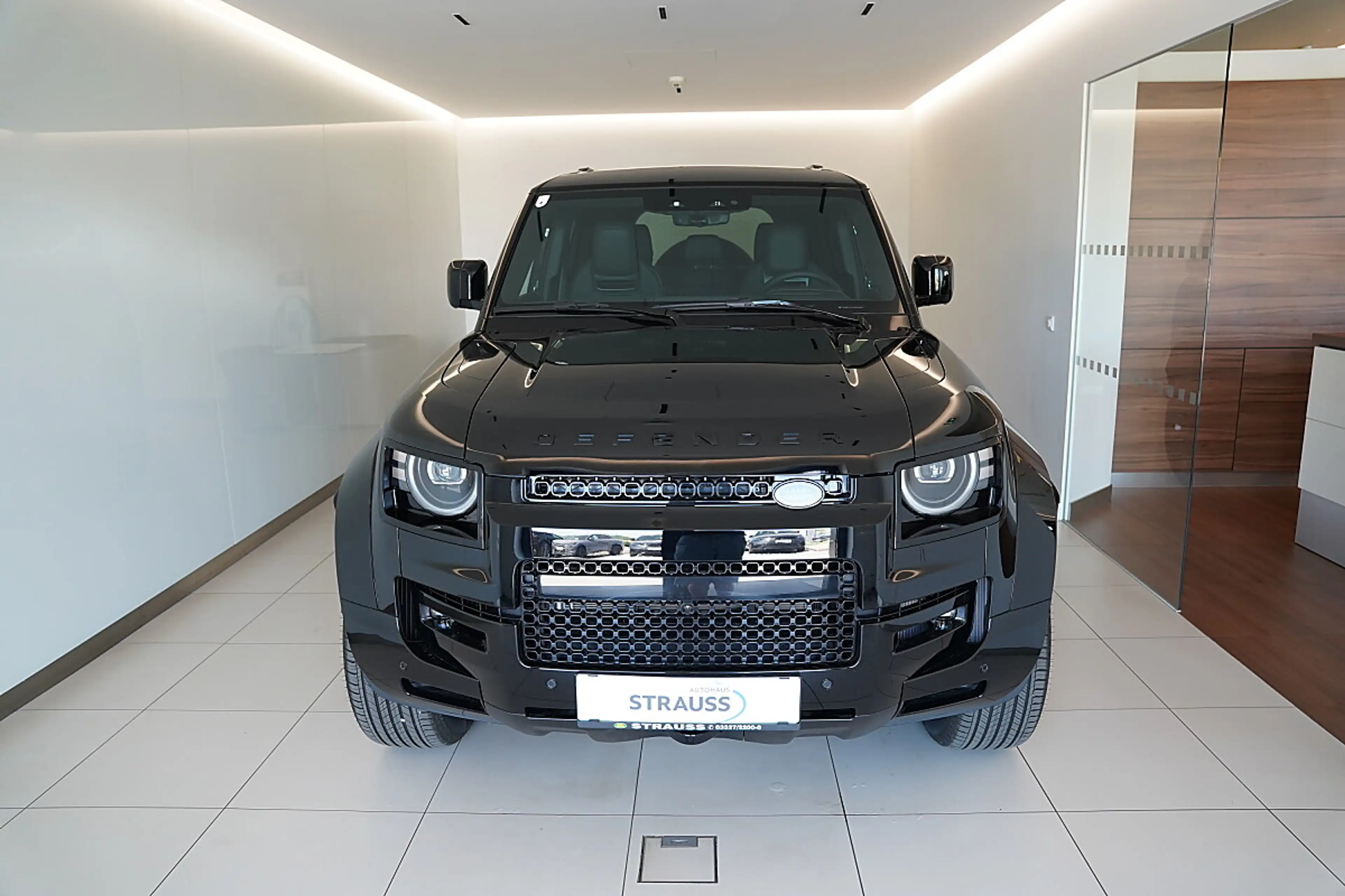 Land Rover Defender 110 OCTA Black P635 AWD Aut. — photo 2