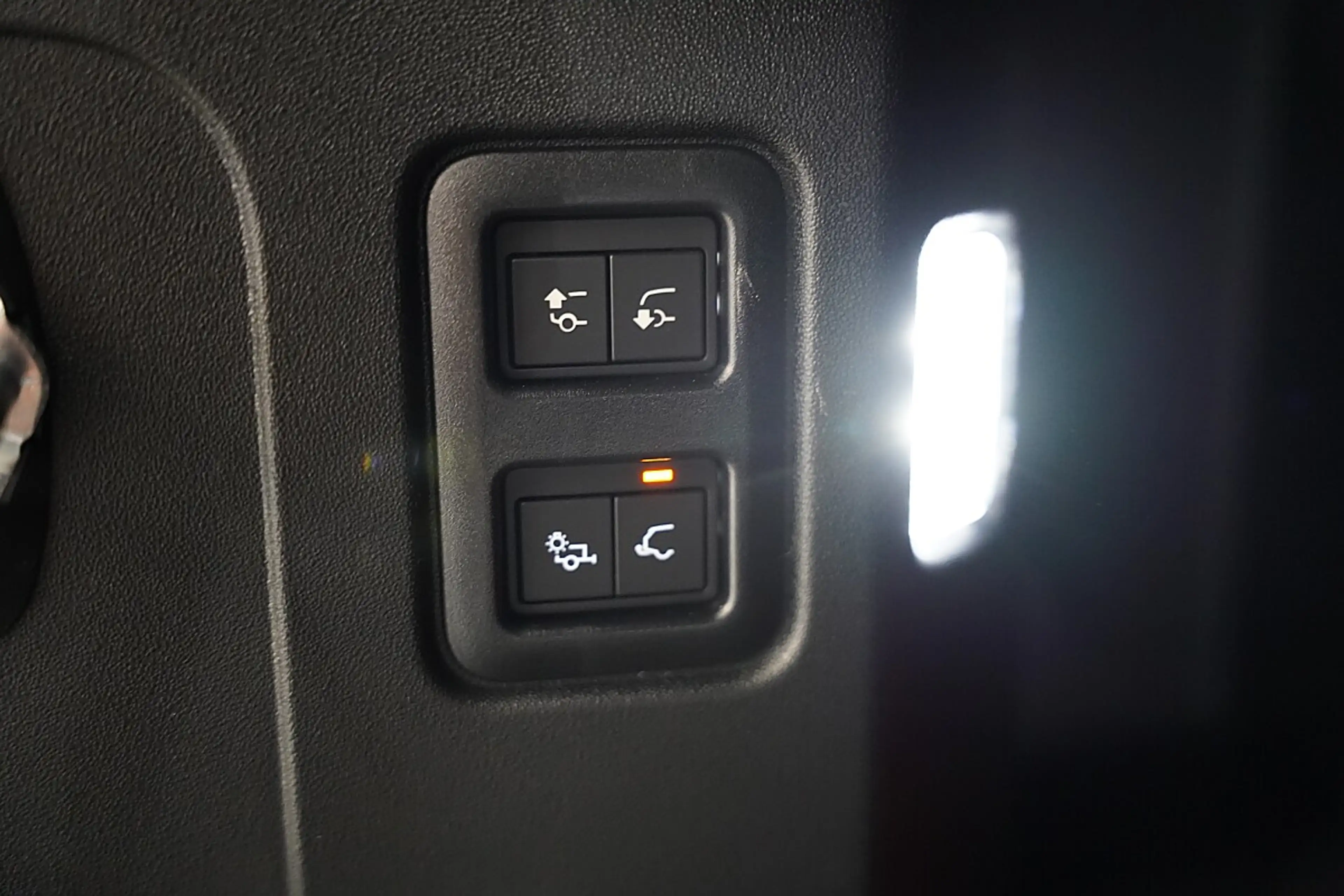 Land Rover Defender 110 OCTA Black P635 AWD Aut. — photo 22
