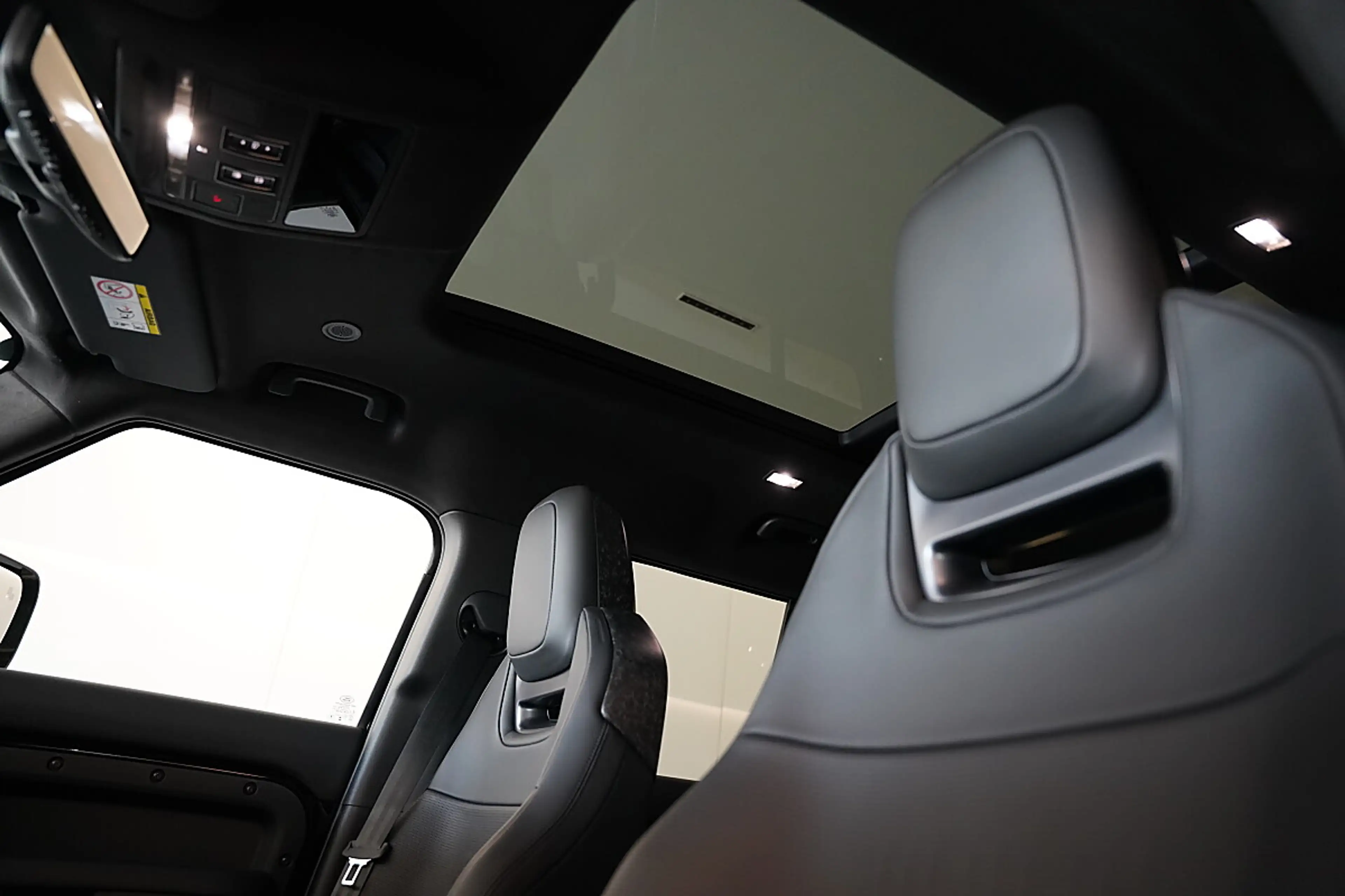 Land Rover Defender 110 OCTA Black P635 AWD Aut. — photo 11