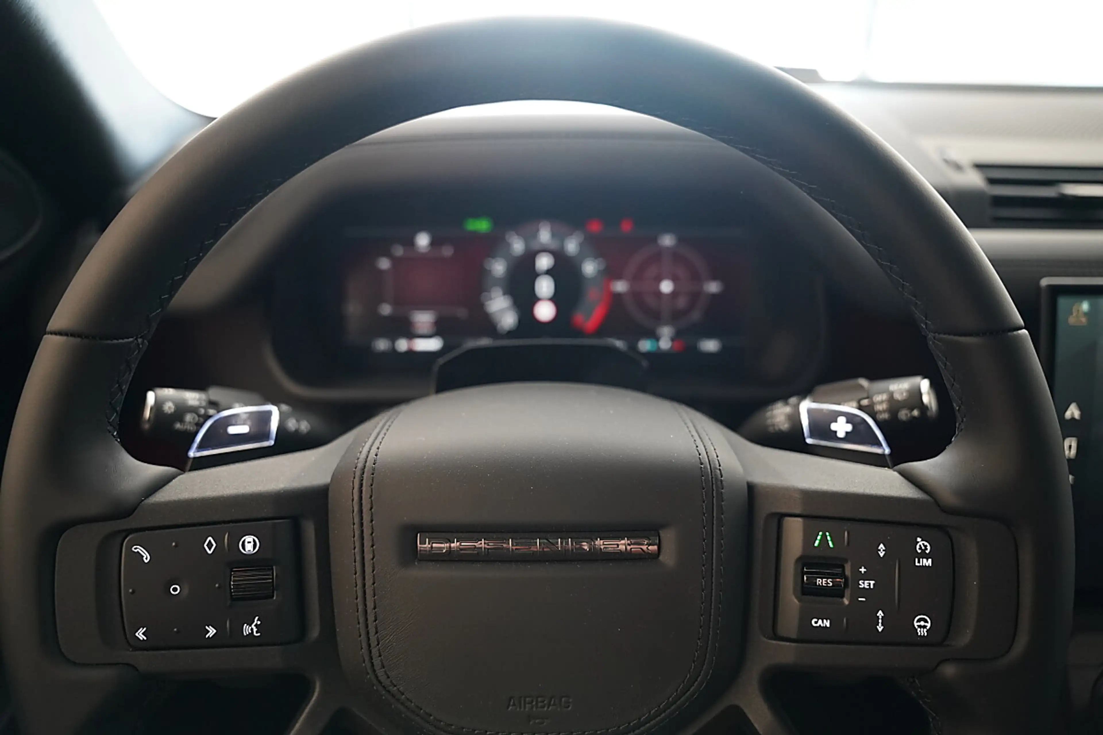 Land Rover Defender 110 OCTA Black P635 AWD Aut. — photo 14