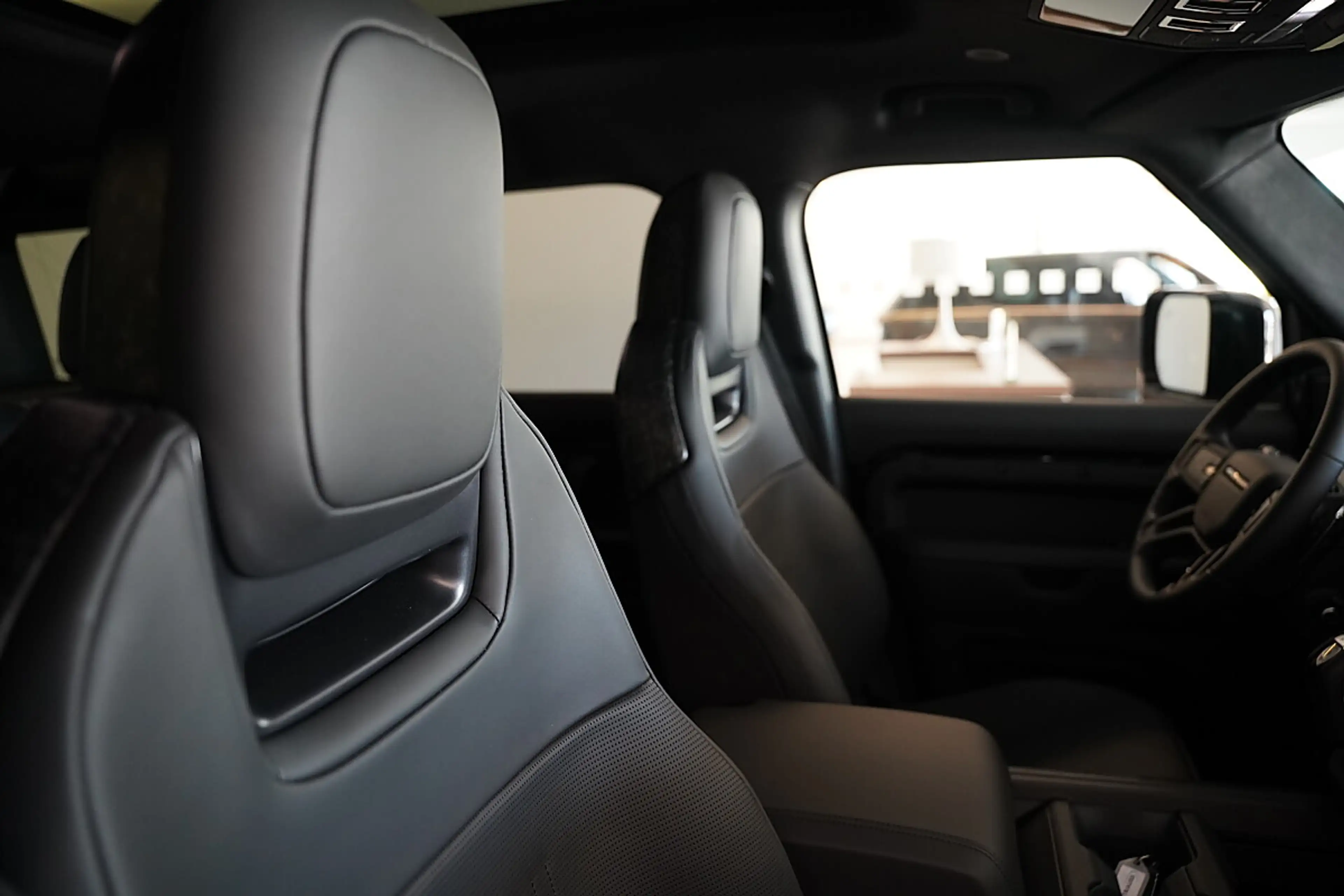 Land Rover Defender 110 OCTA Black P635 AWD Aut. — photo 5