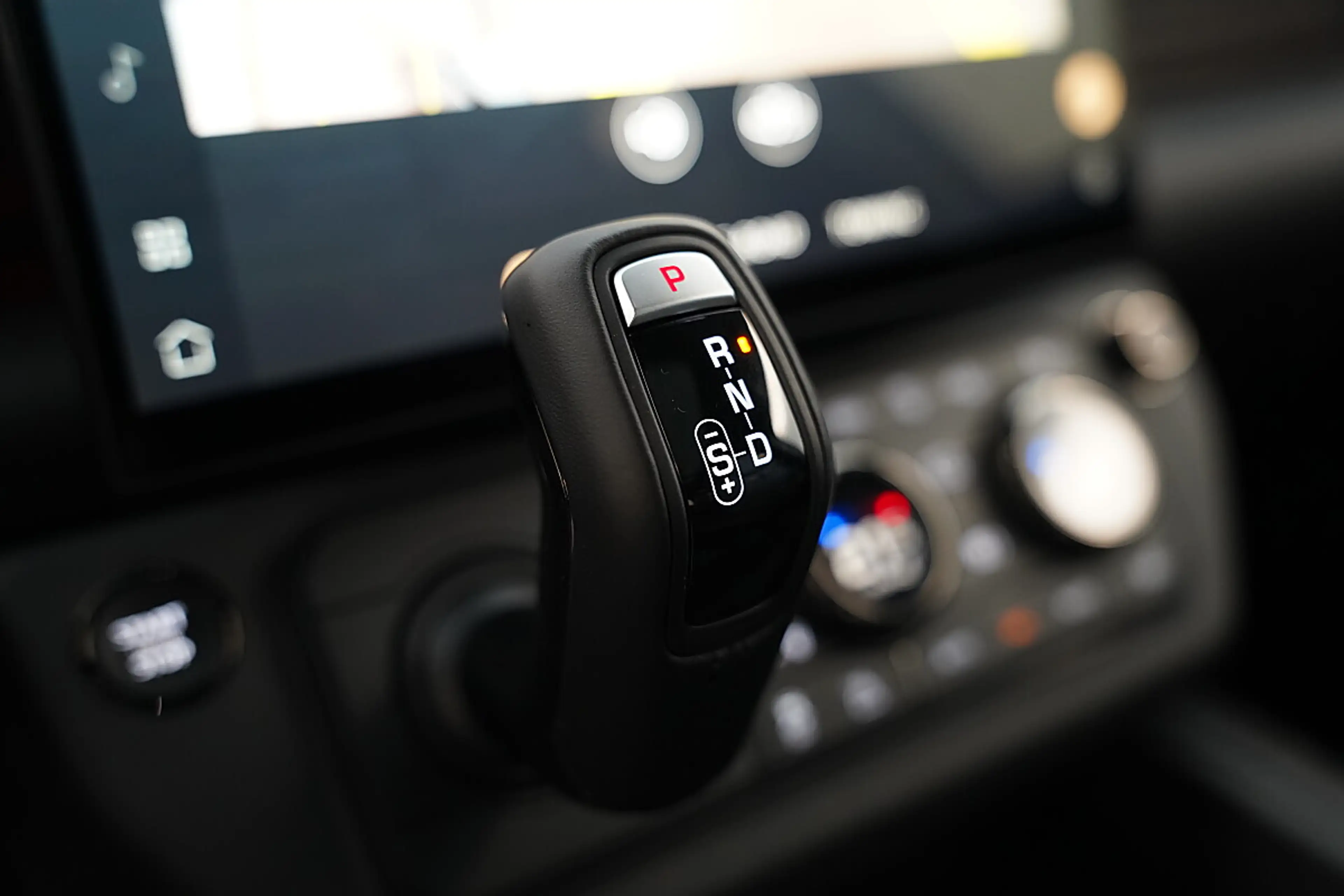 Land Rover Defender 110 OCTA Black P635 AWD Aut. — photo 10