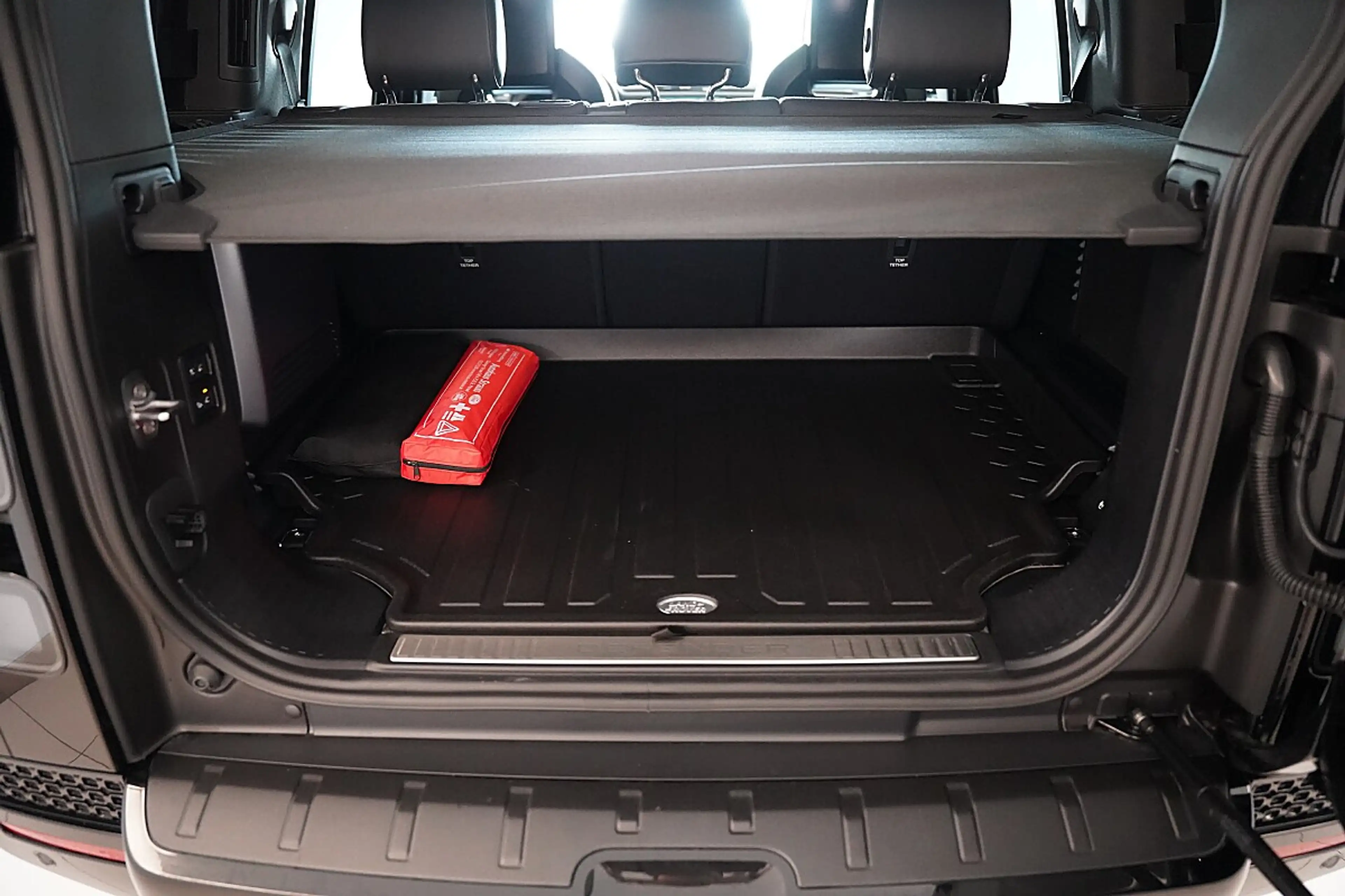 Land Rover Defender 110 OCTA Black P635 AWD Aut. — photo 20