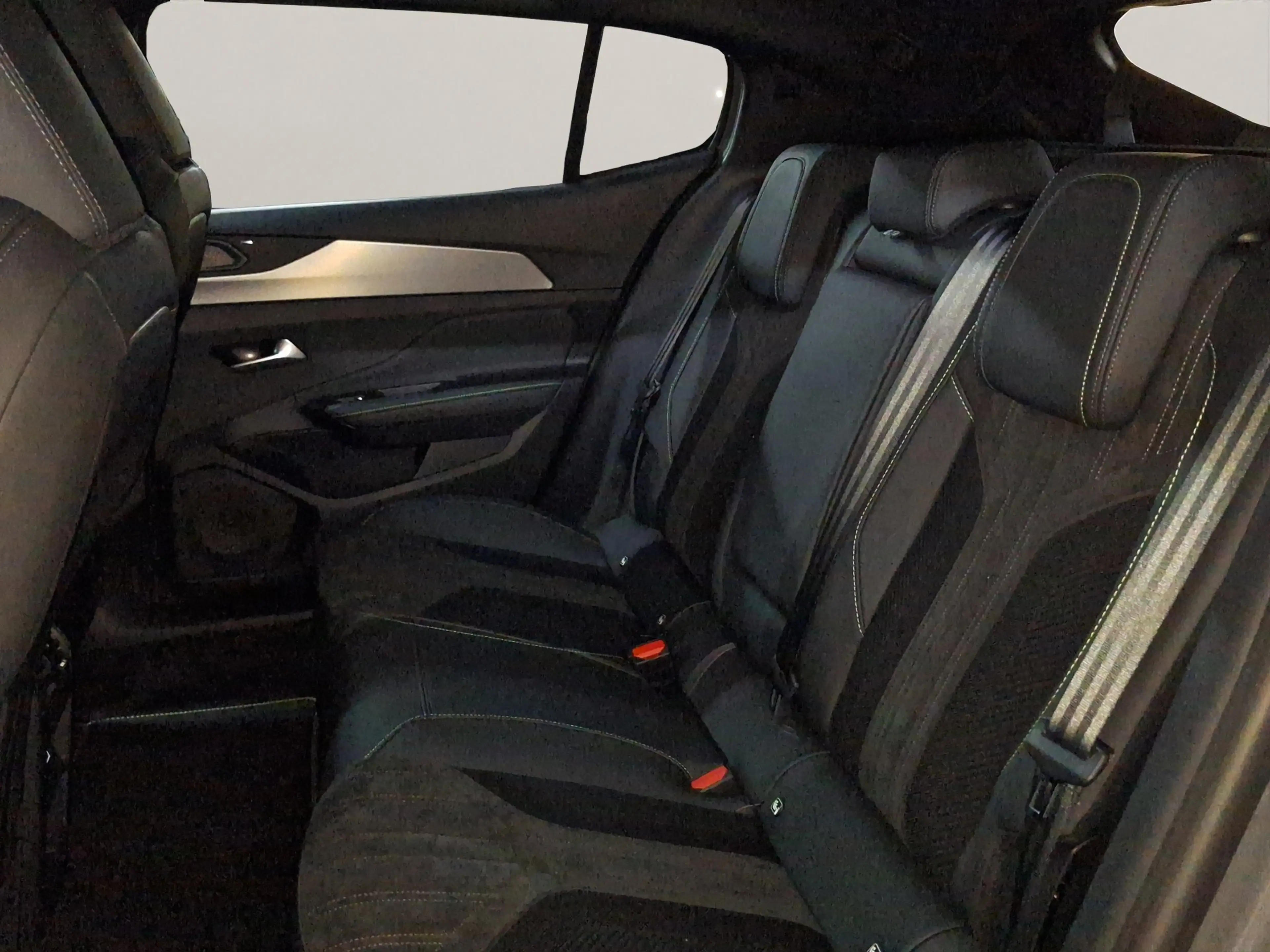 Peugeot 408 225 GT Exclusive Plug-in ACC+Alcantara — photo 12