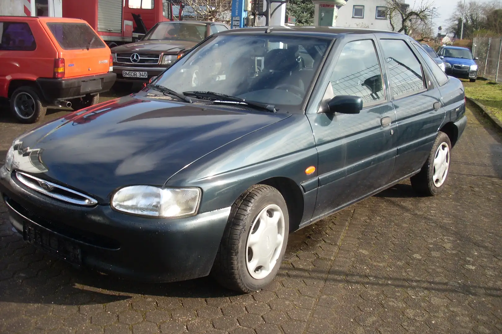 Ford Escort 16V Ghia Groen - 1