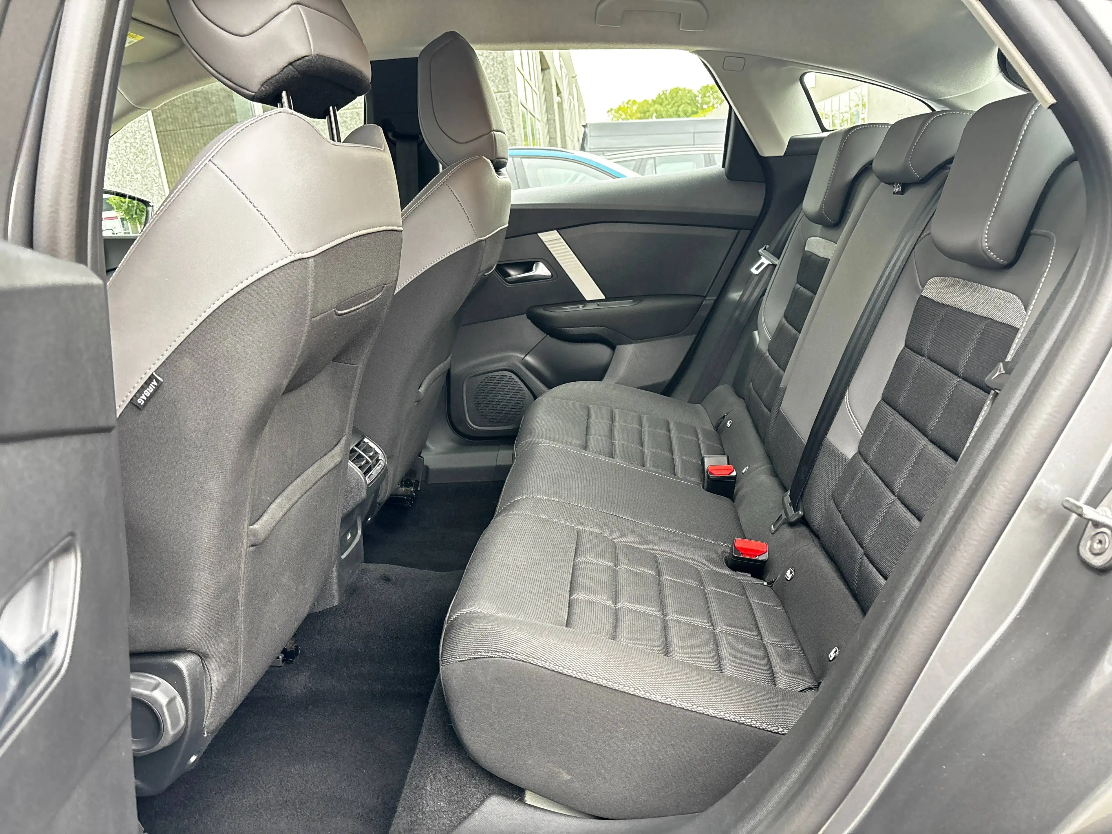 Citroen C4 Hybrid 145 e-DCS6 Plus 106 CO2 * CAMERA / CRUISE / DRAADLOZE APPLE CARPLAY & ANDROID AUTO / NAVI / LANE * — photo 6