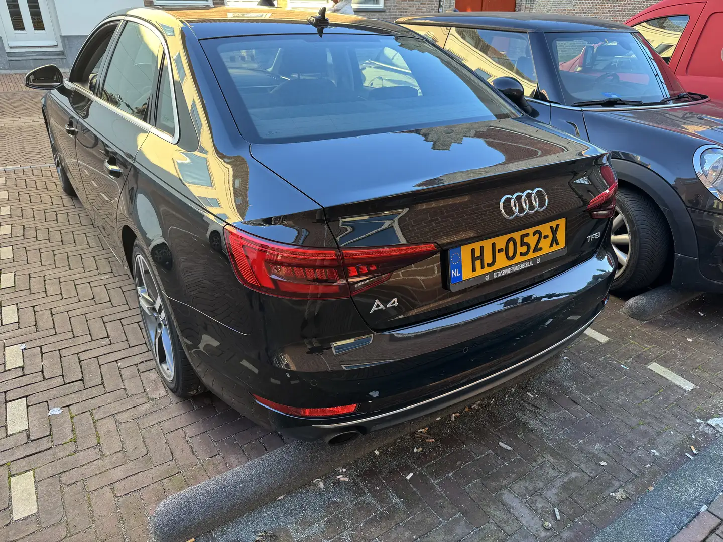 Audi A4 2.0 TFSI Sport Pro L Zwart - 2