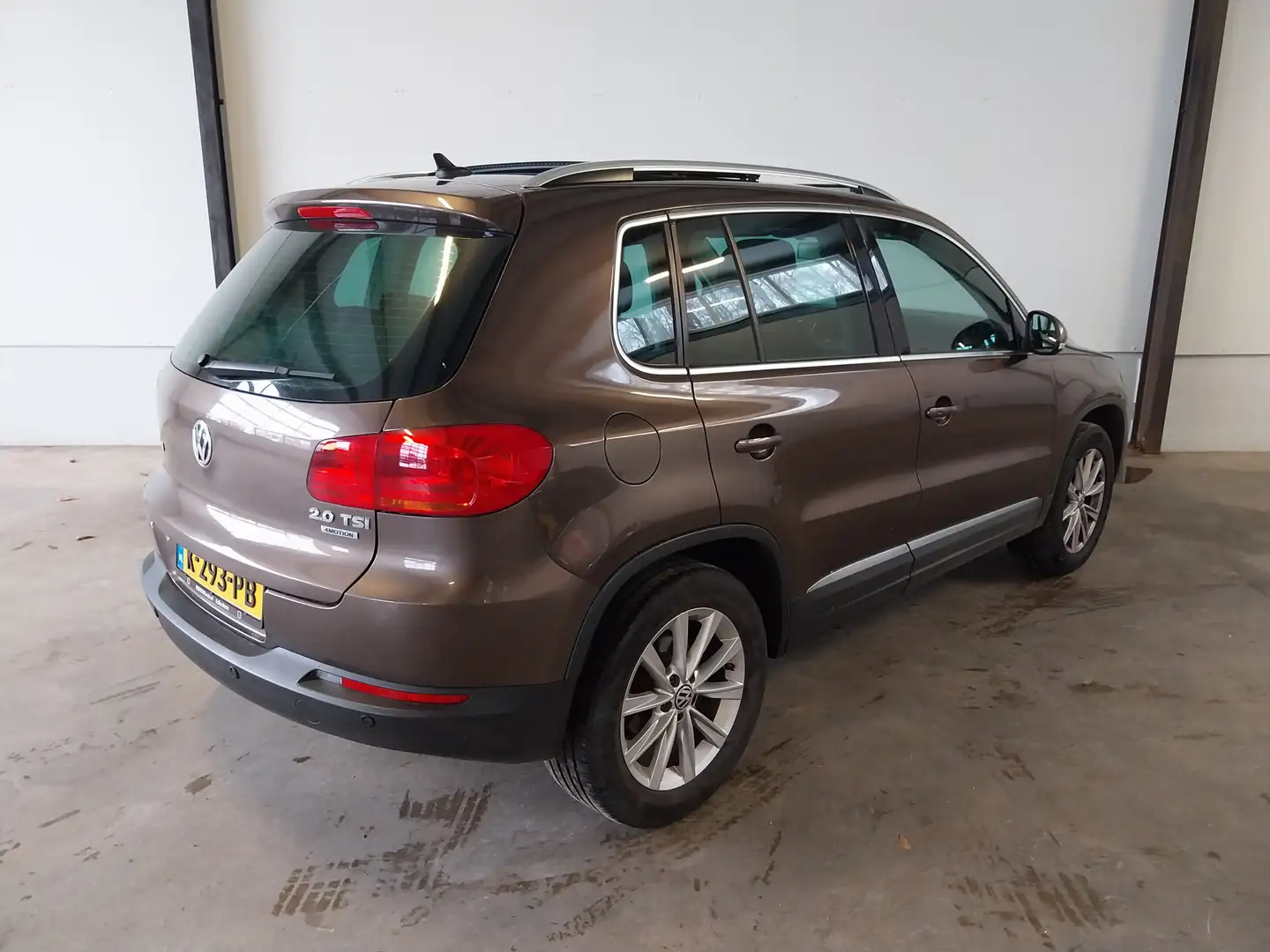 Volkswagen Tiguan 2.0 TSI 180 PK Sport&Style 4Motion PANO DAK DYNAUD Brun - 2