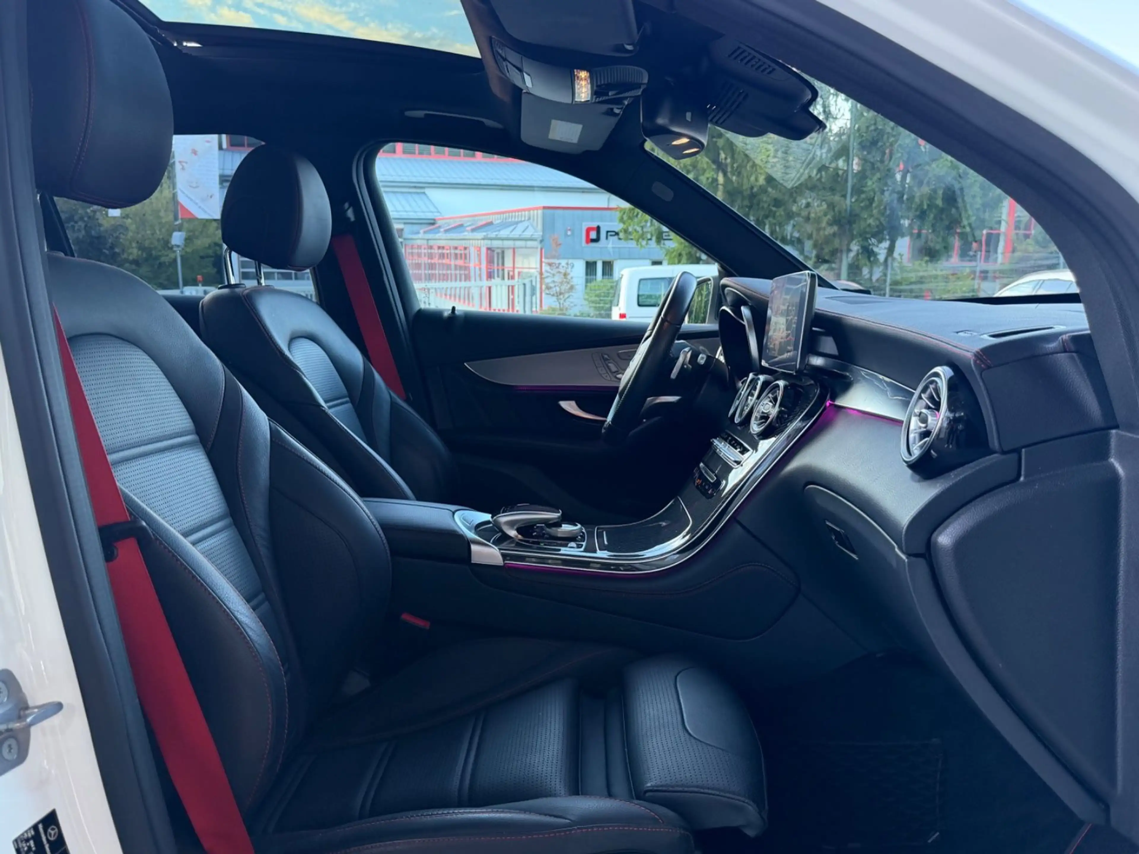 Mercedes-Benz GLC 43 AMG 4Matic/PANO/HUD/NIGHT/BURMESTER/LUFTF — photo 12