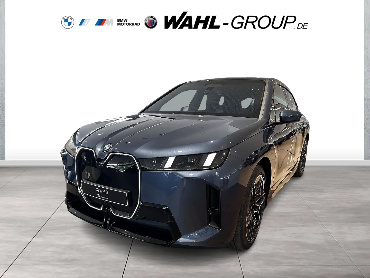 BMW iX xDrive45 M Sport Pro AHK Panorama IconicGlow HaedU Blau - 1