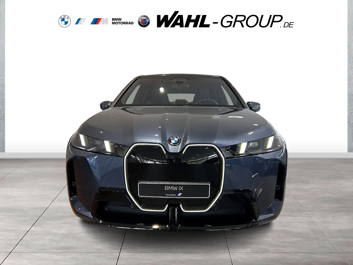 BMW iX xDrive45 M Sport Pro AHK Panorama IconicGlow HaedU Blau - 2