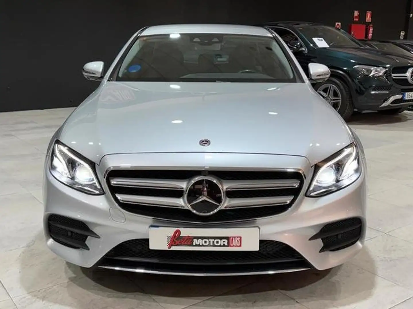 Mercedes-Benz E 300 de Gris - 2