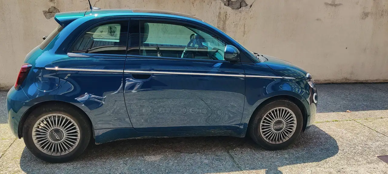 Fiat 500e 500e 42 kWh Icon — photo 1 of 8