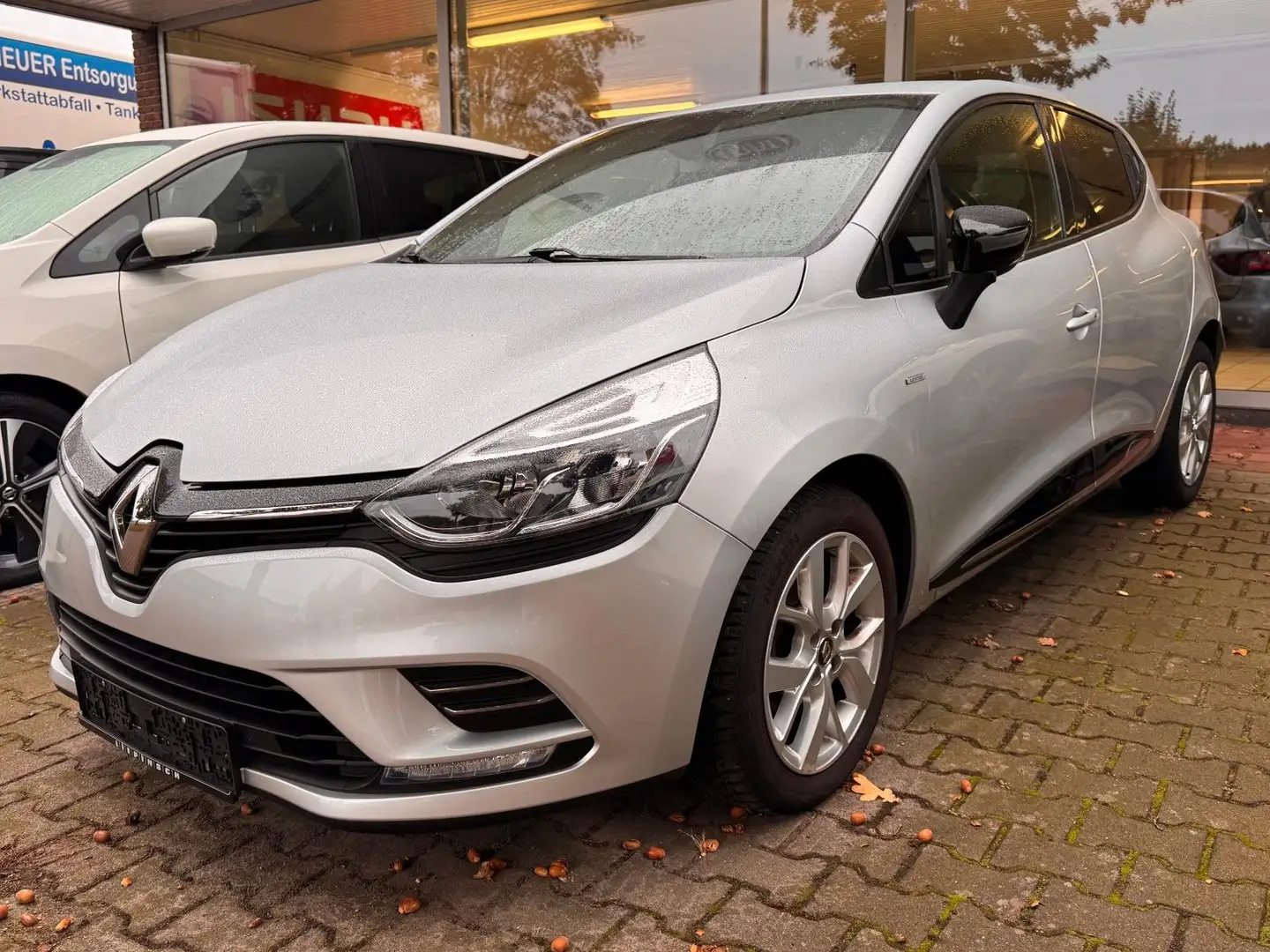 Renault Clio IV Limited Silber - 1