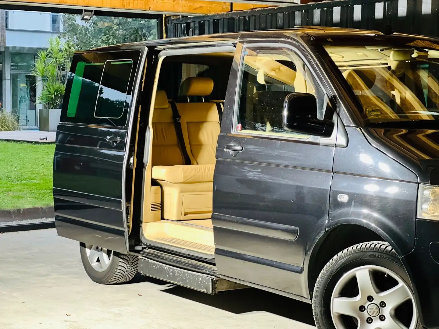 Volkswagen T5 Multivan T5 Highline Behindertengerecht-Kassetenlift Černá - 2